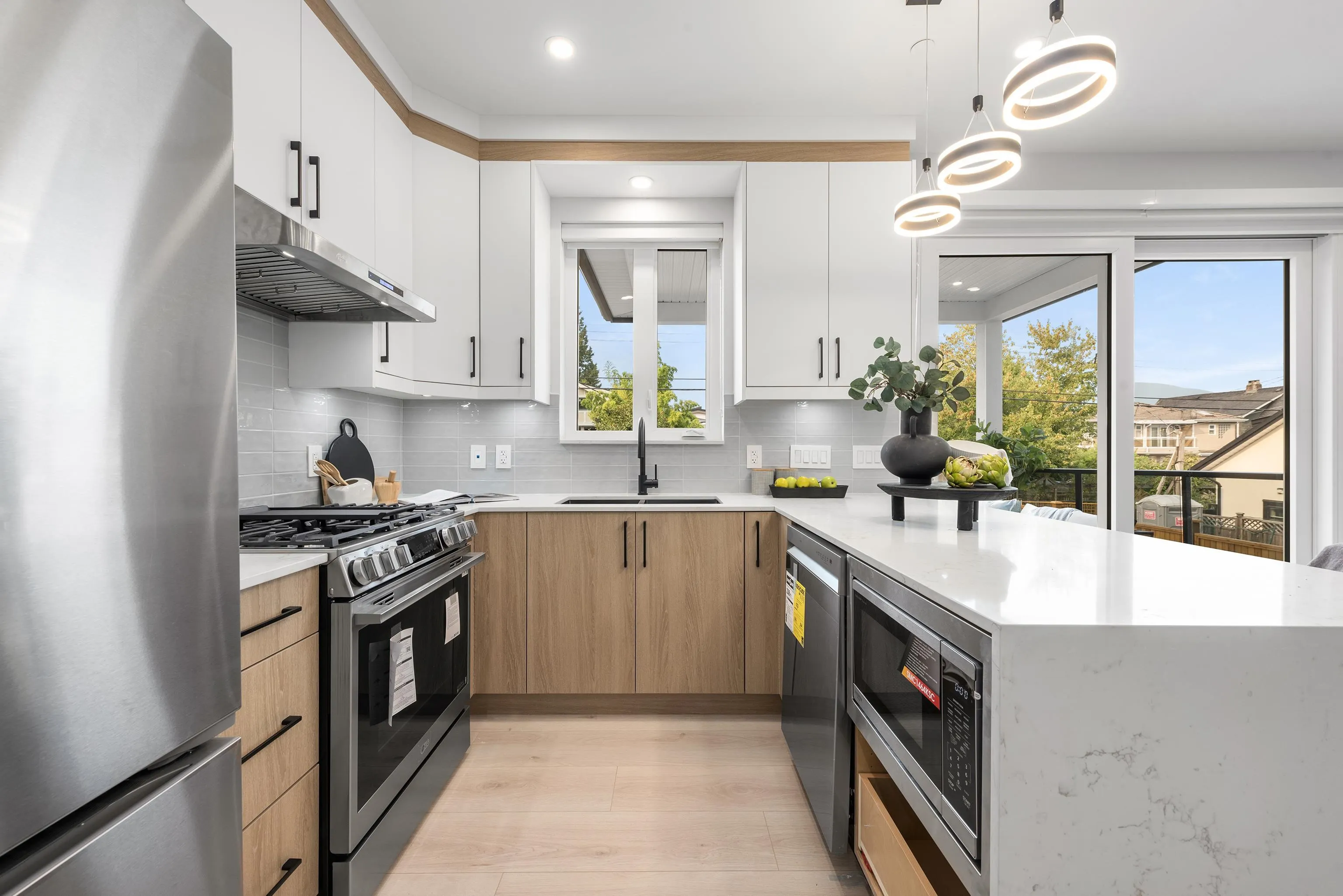 2 2741 Mcgill Street