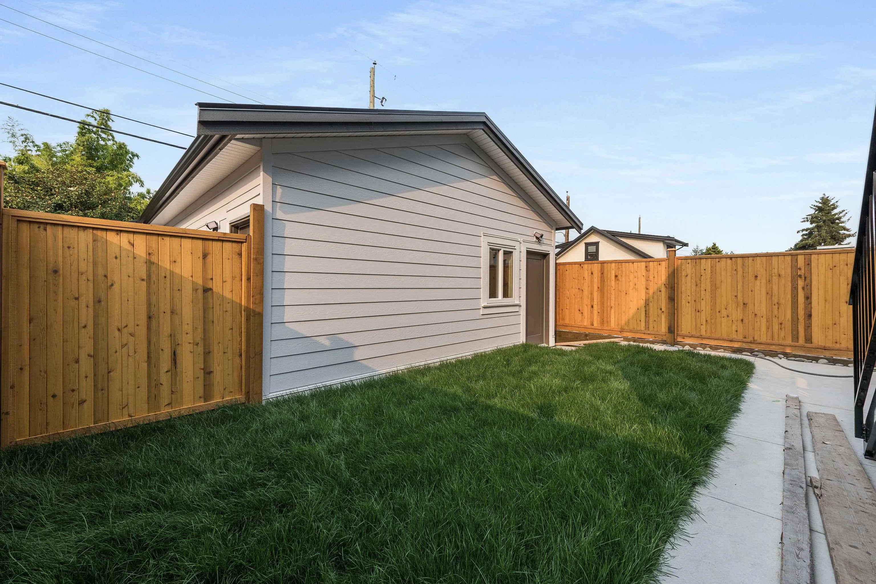 2 2741 Mcgill Street