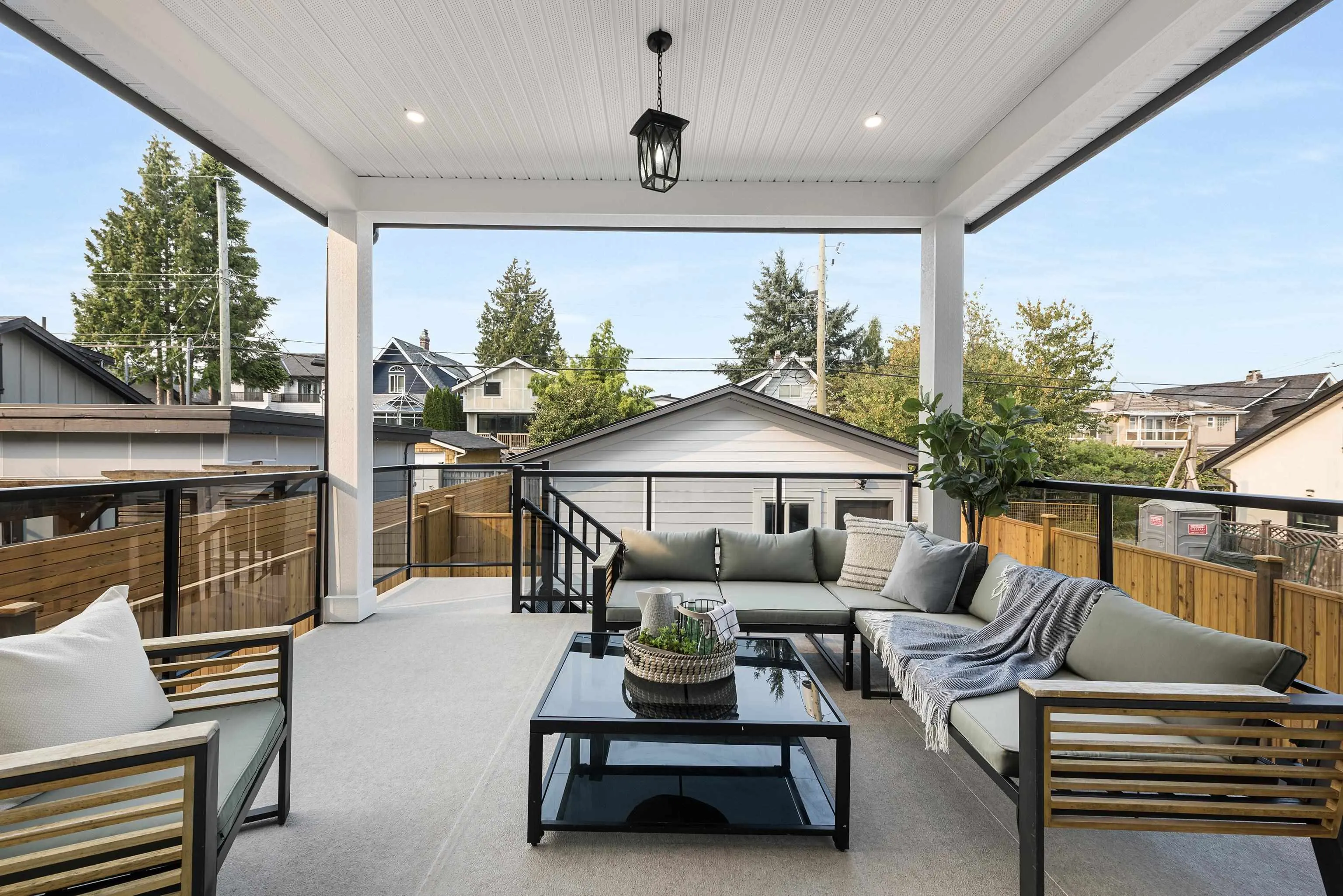 2 2741 Mcgill Street