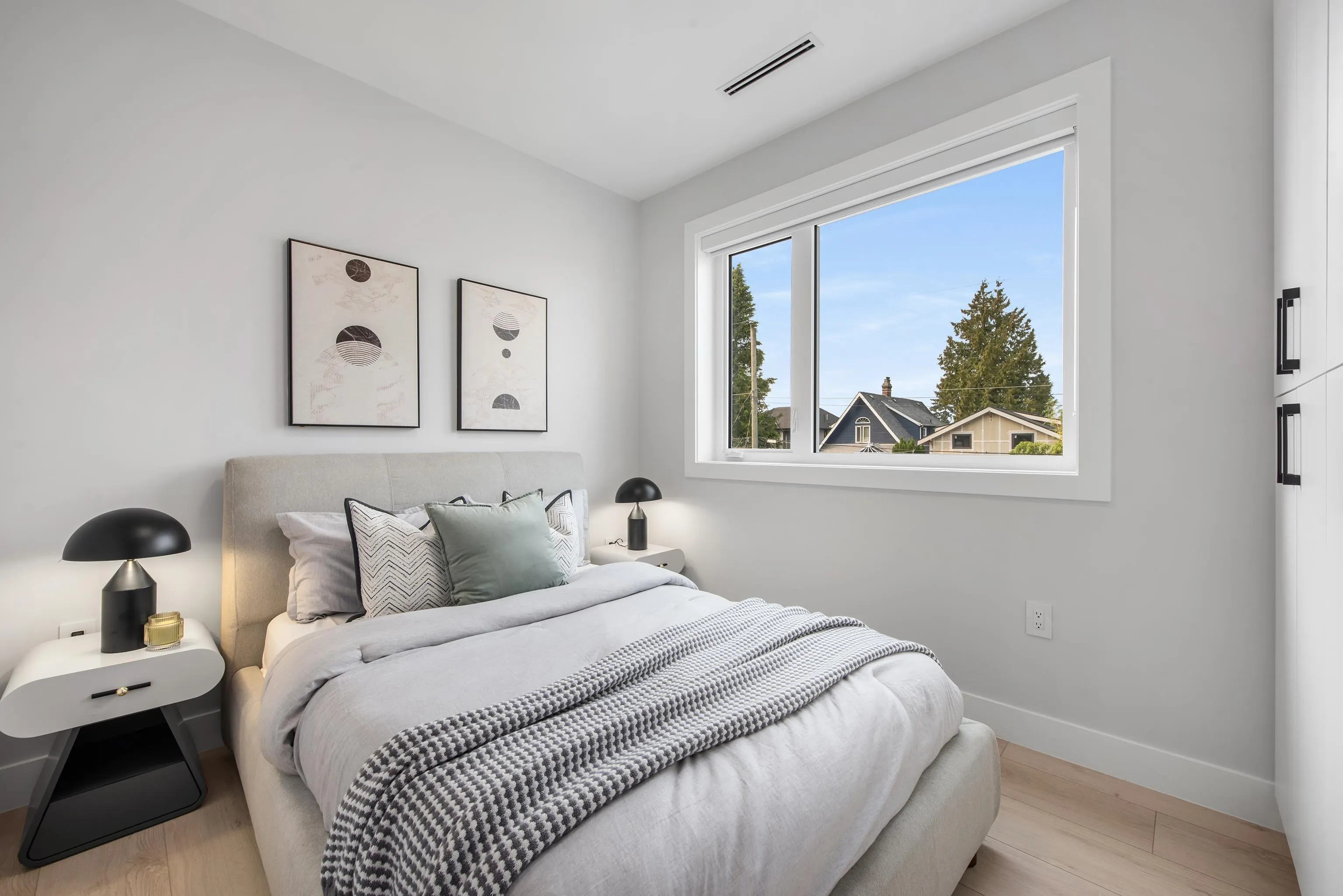 2 2741 Mcgill Street