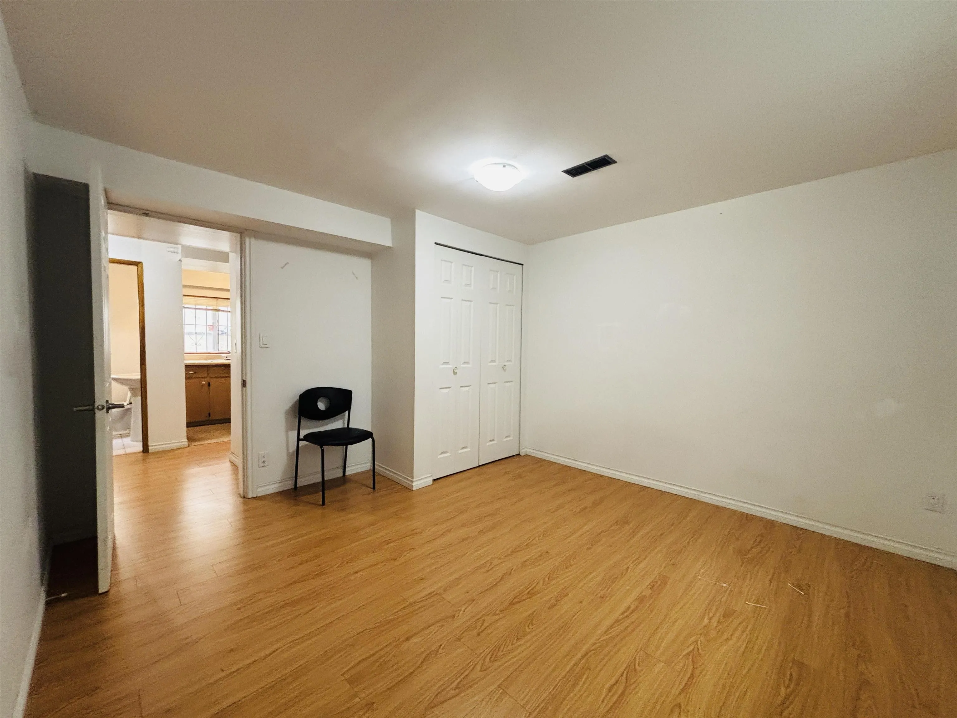 Garden-Level 3470 Dundas Street