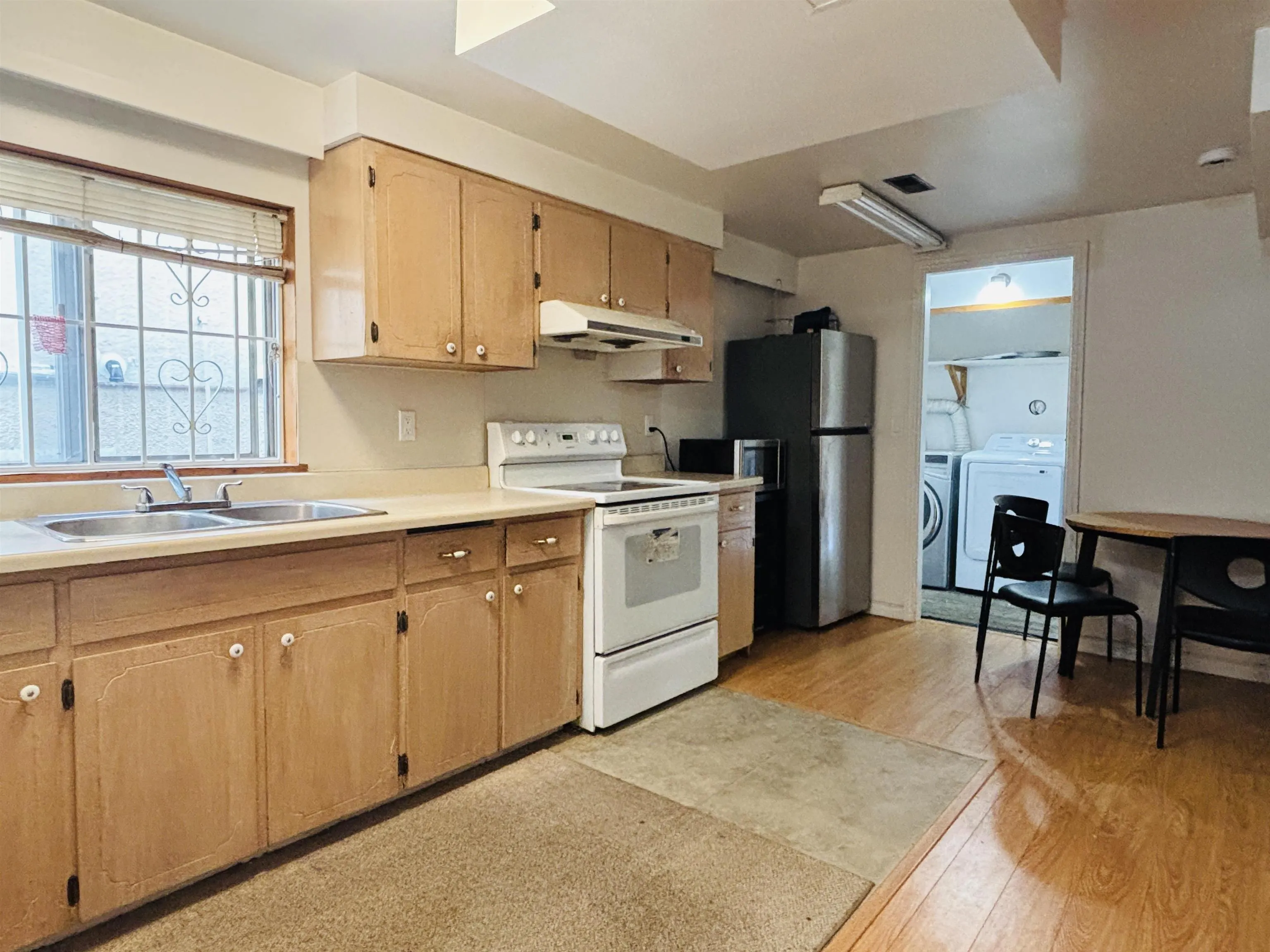 Garden-Level 3470 Dundas Street