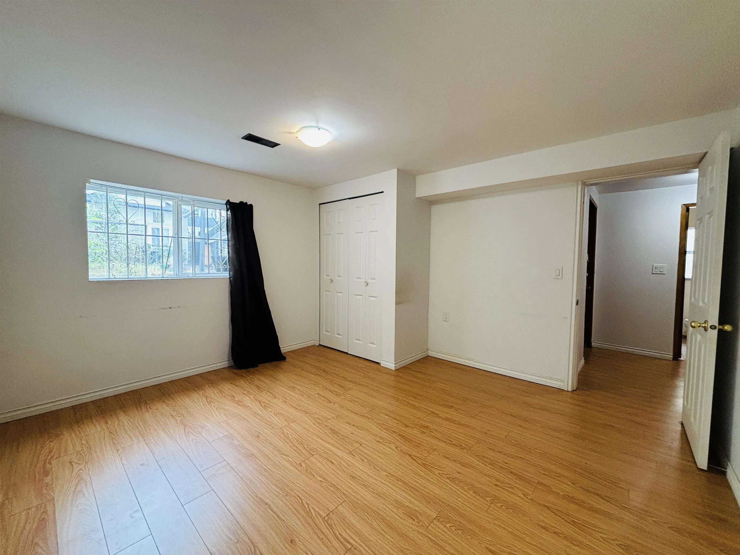 Garden-Level 3470 Dundas Street
