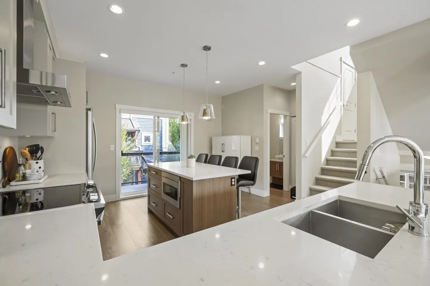 141 20498 82 Avenue