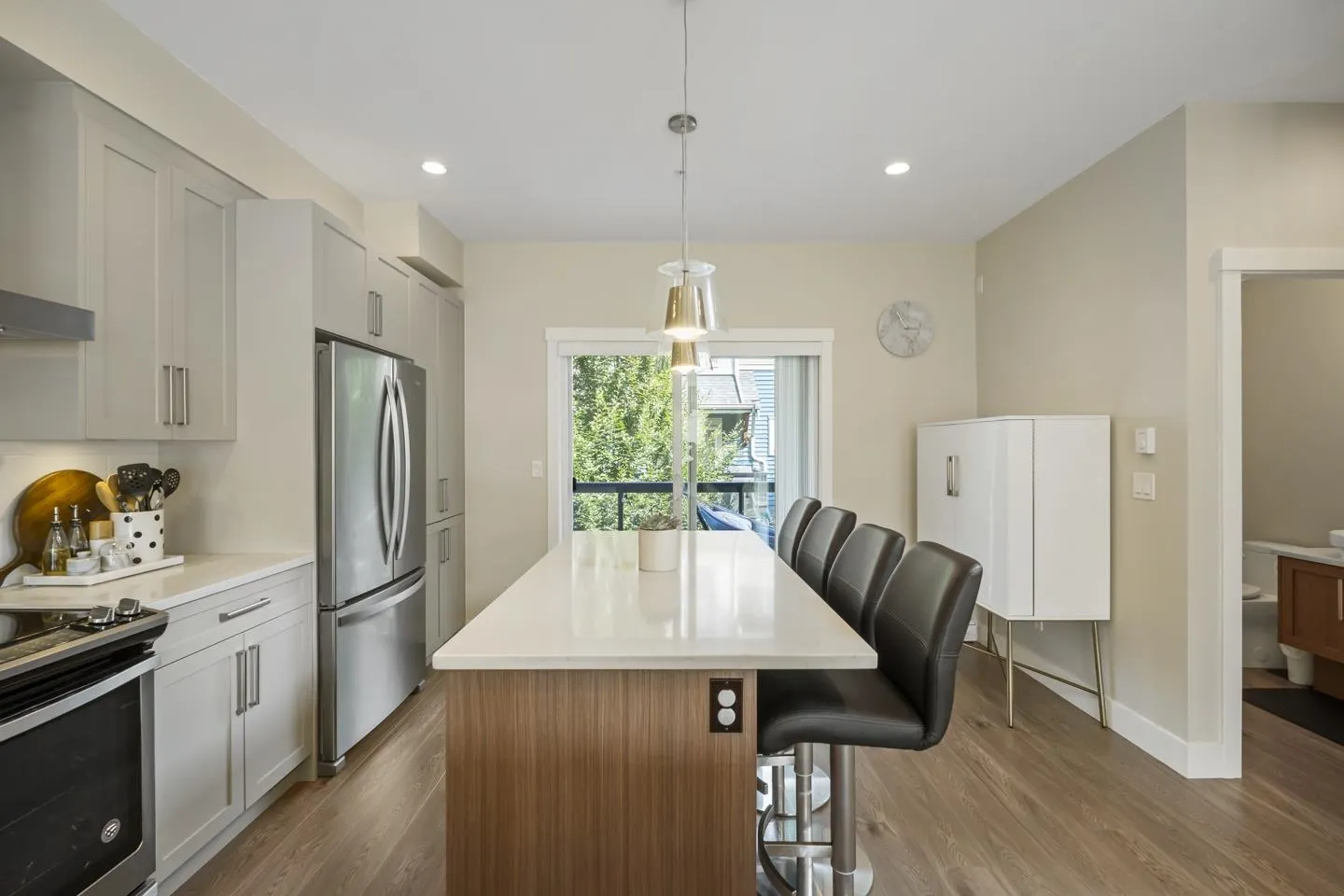 141 20498 82 Avenue