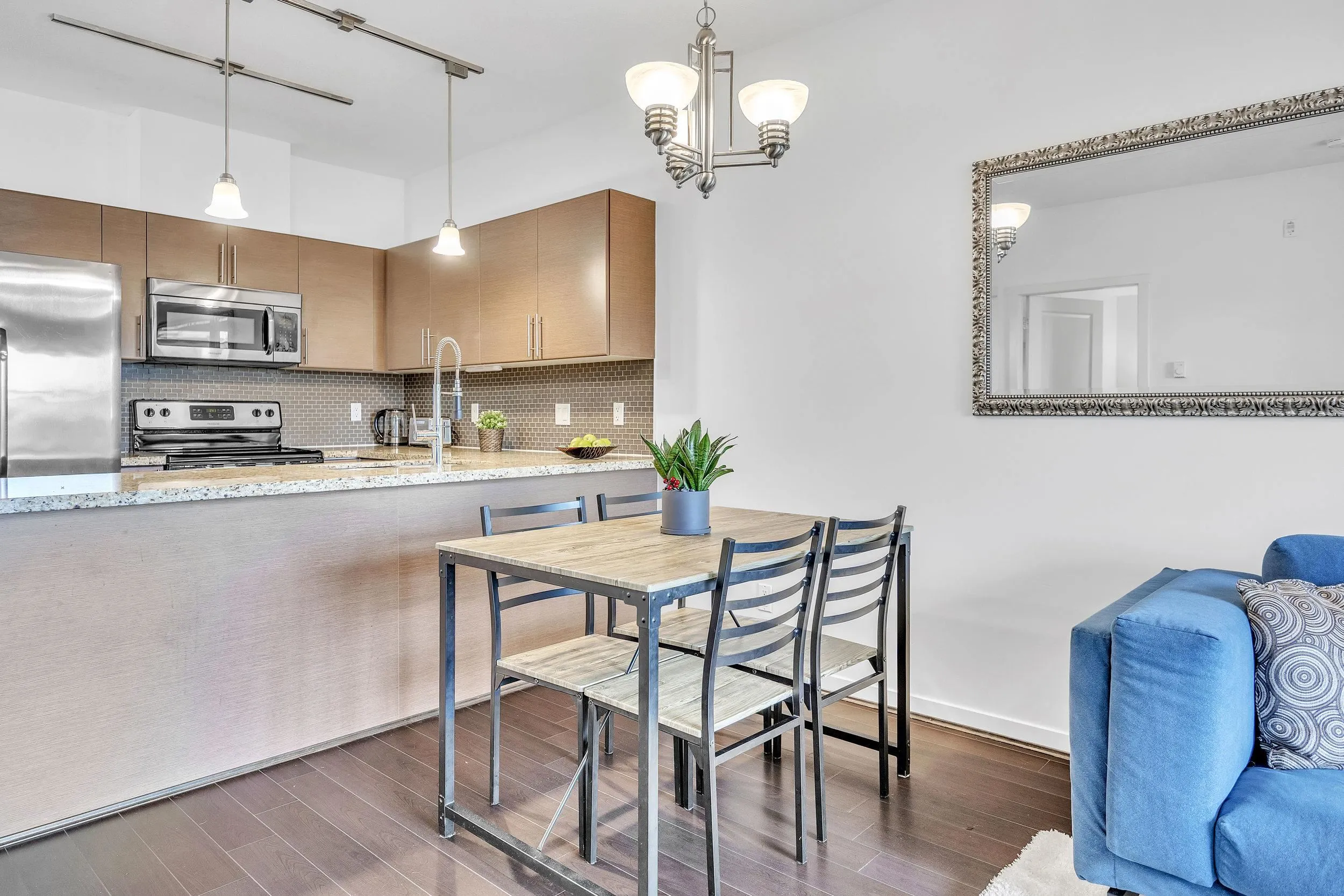 205 2239 Kingsway