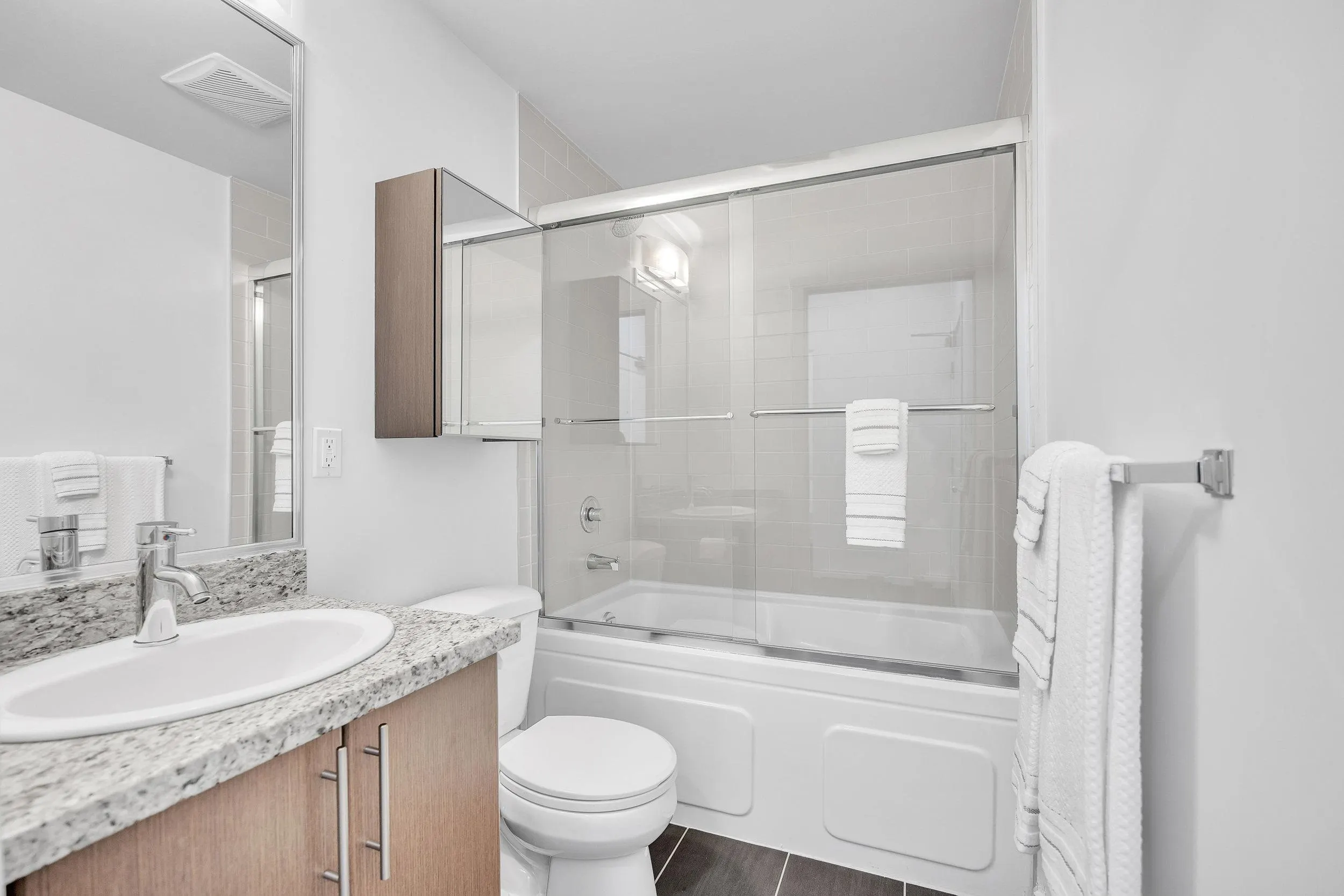 205 2239 Kingsway