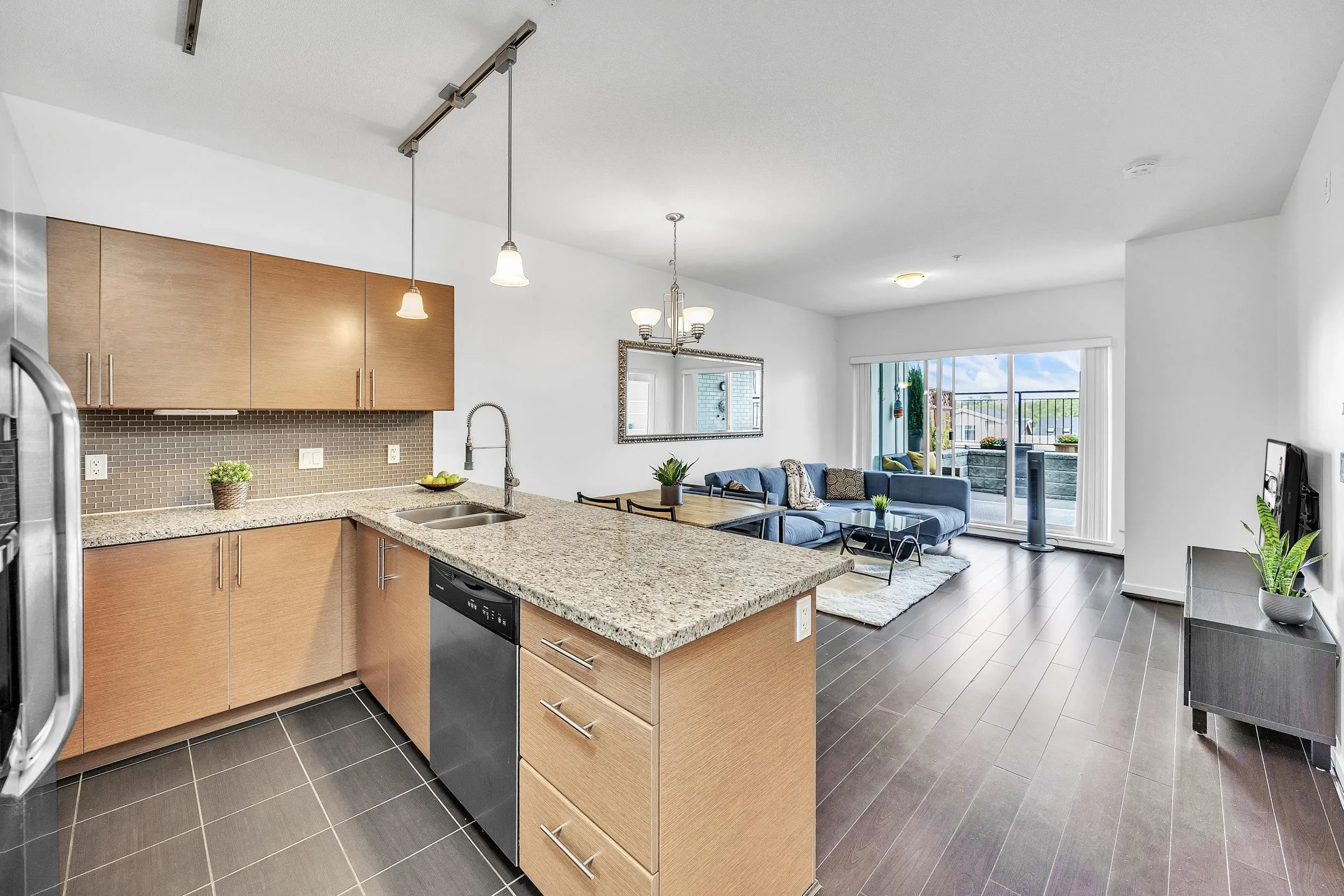 205 2239 Kingsway