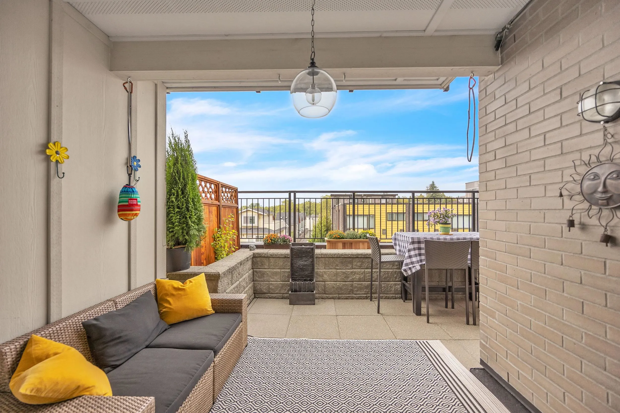 205 2239 Kingsway