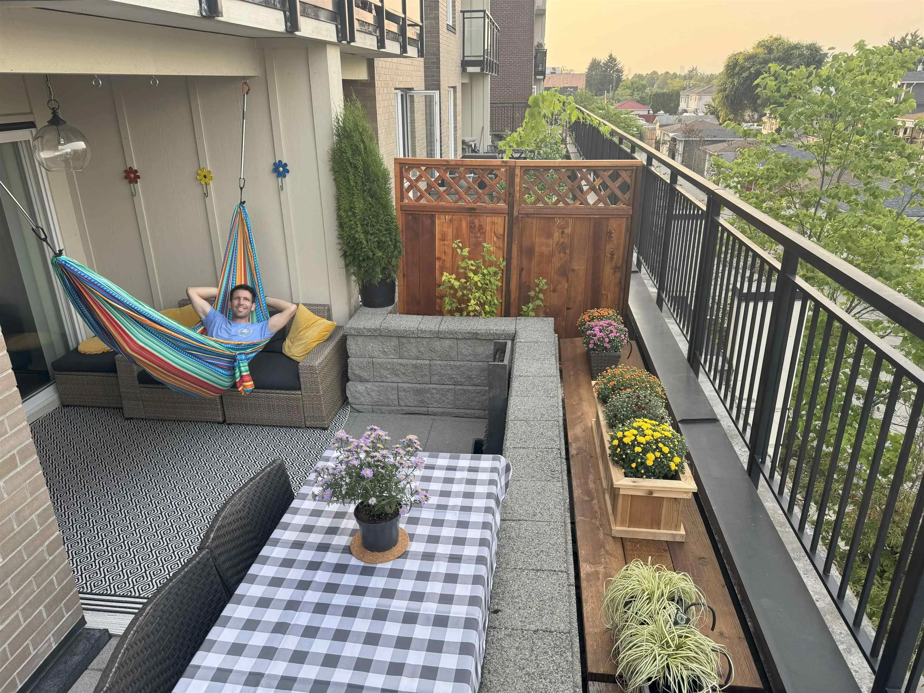 205 2239 Kingsway