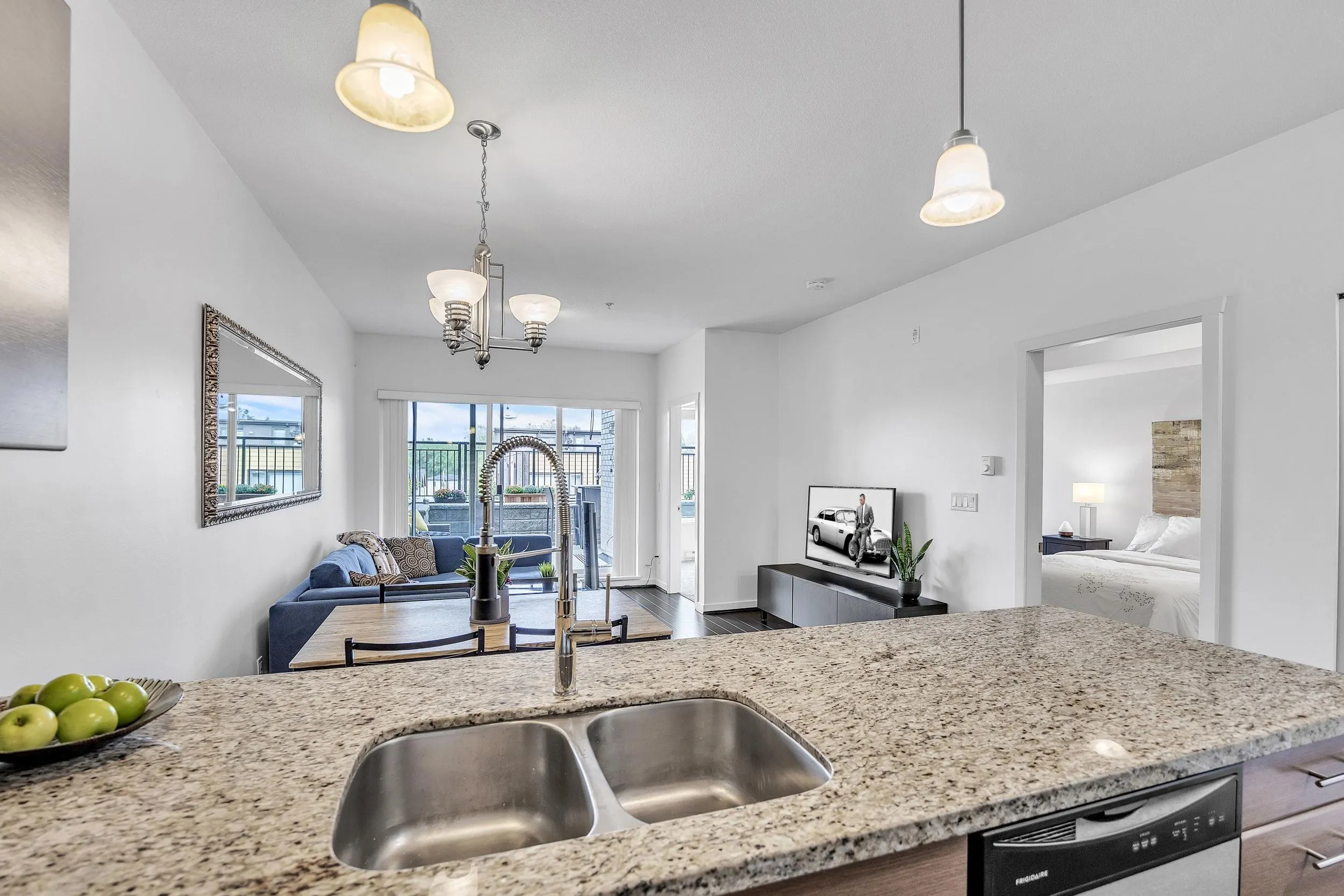 205 2239 Kingsway