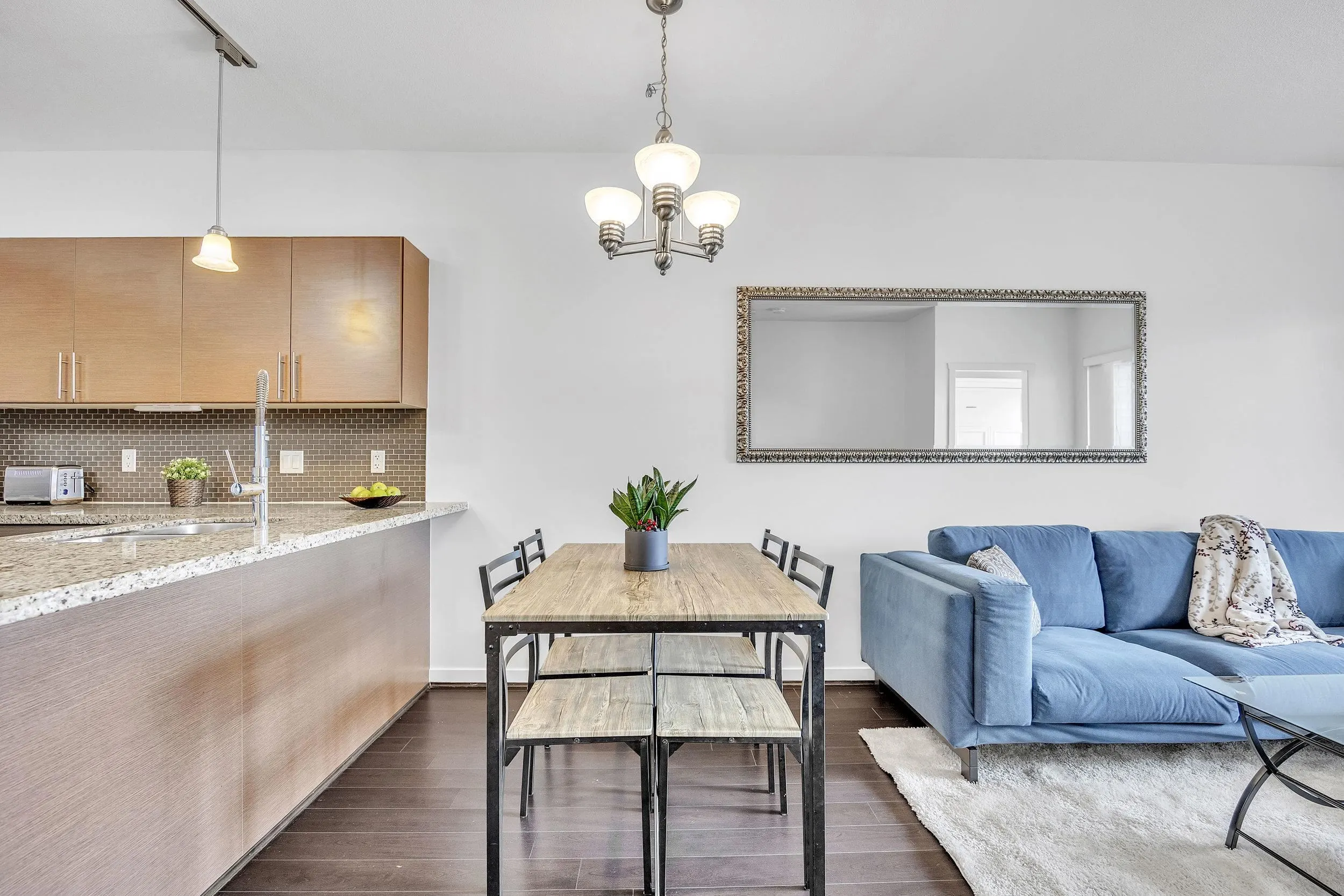 205 2239 Kingsway