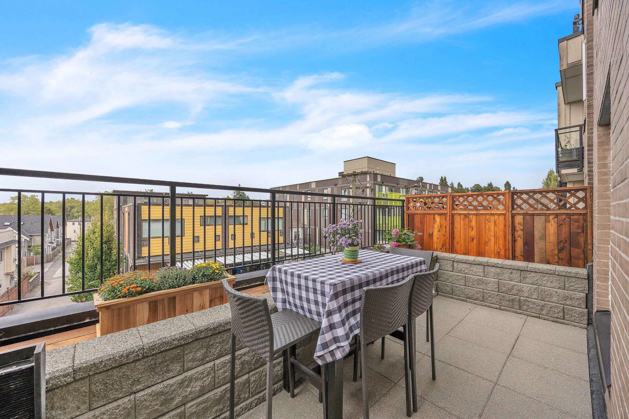 205 2239 Kingsway