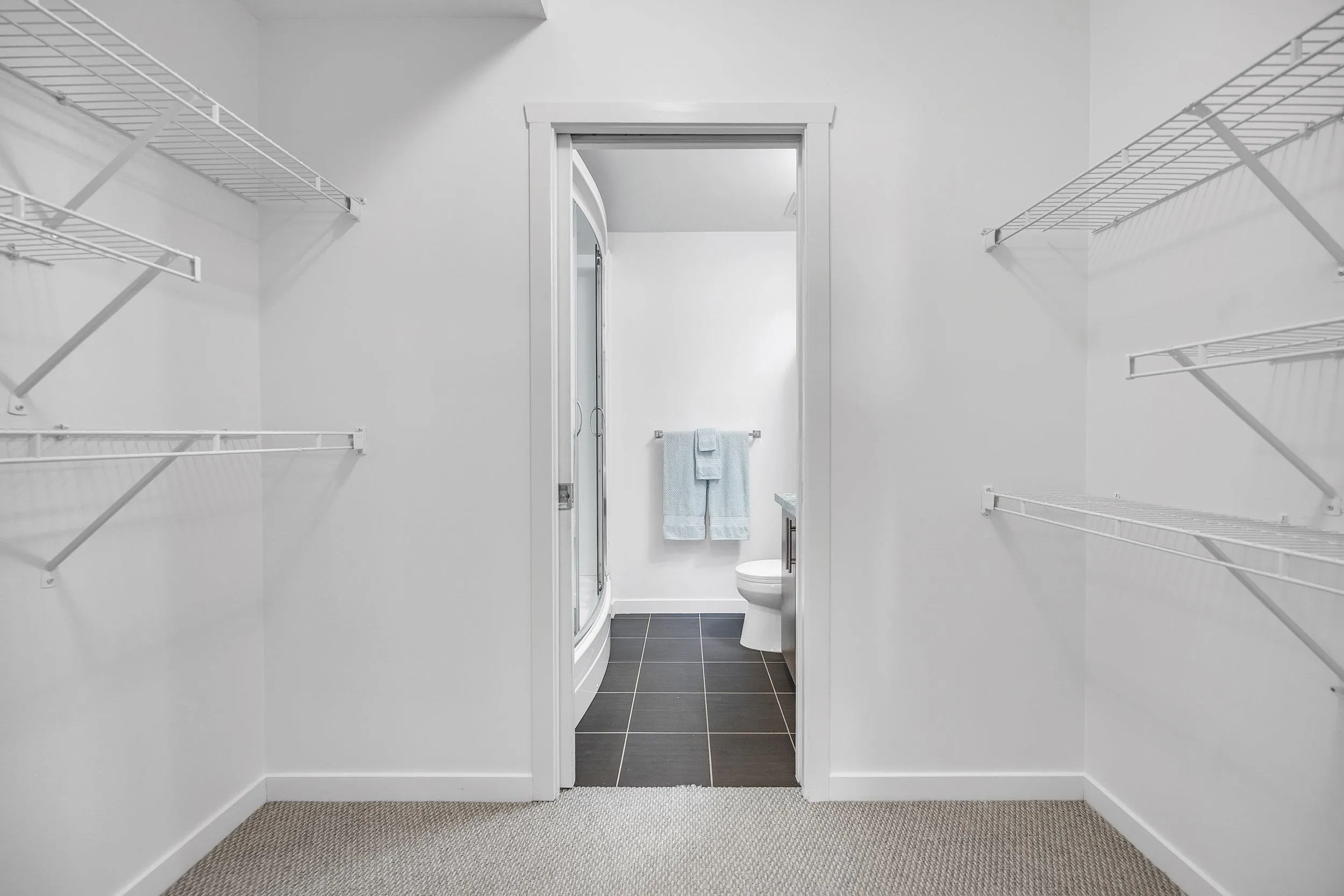 205 2239 Kingsway