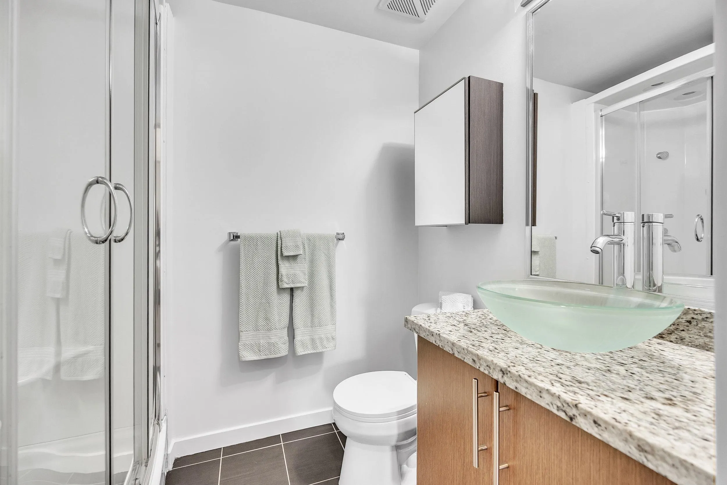205 2239 Kingsway