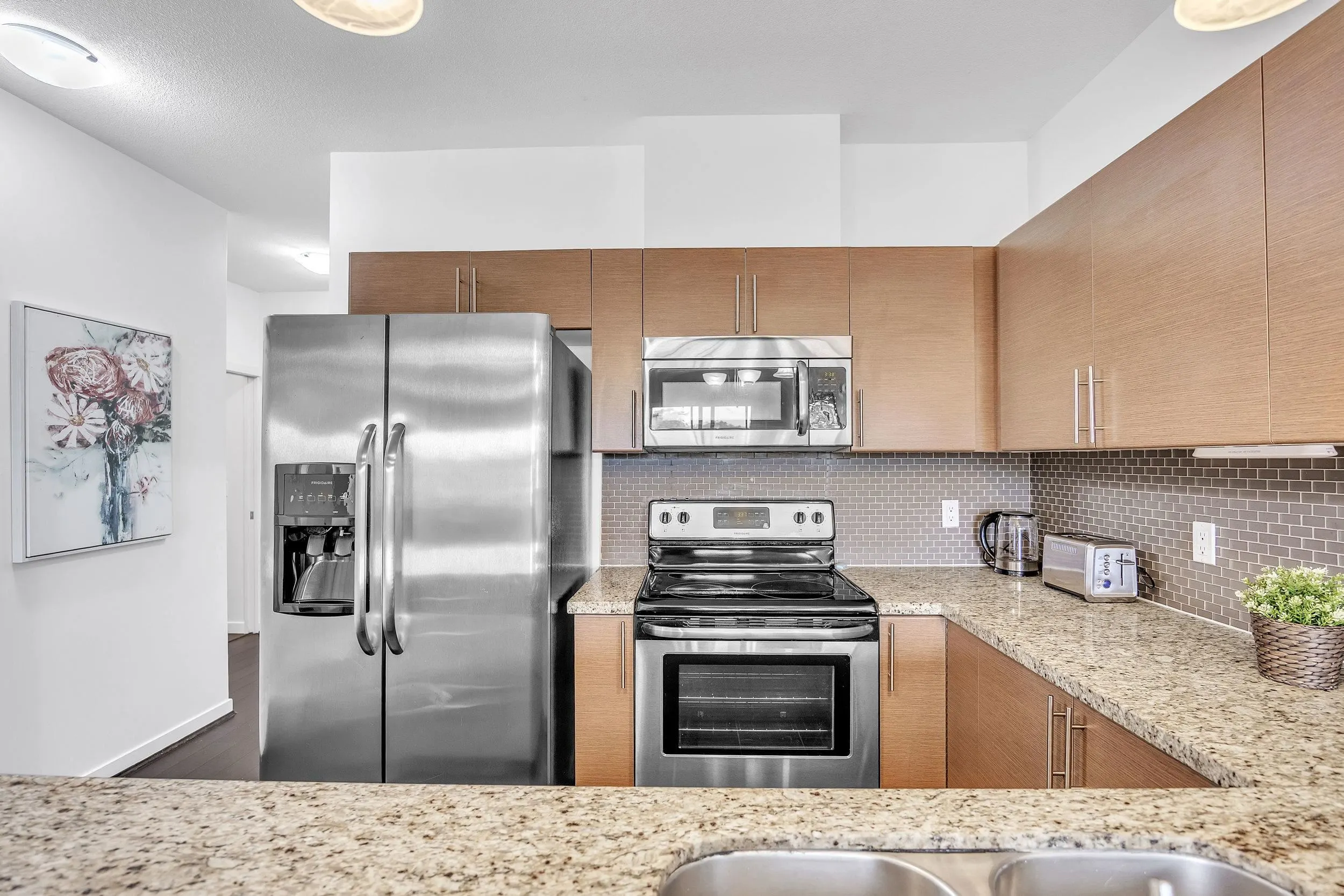 205 2239 Kingsway