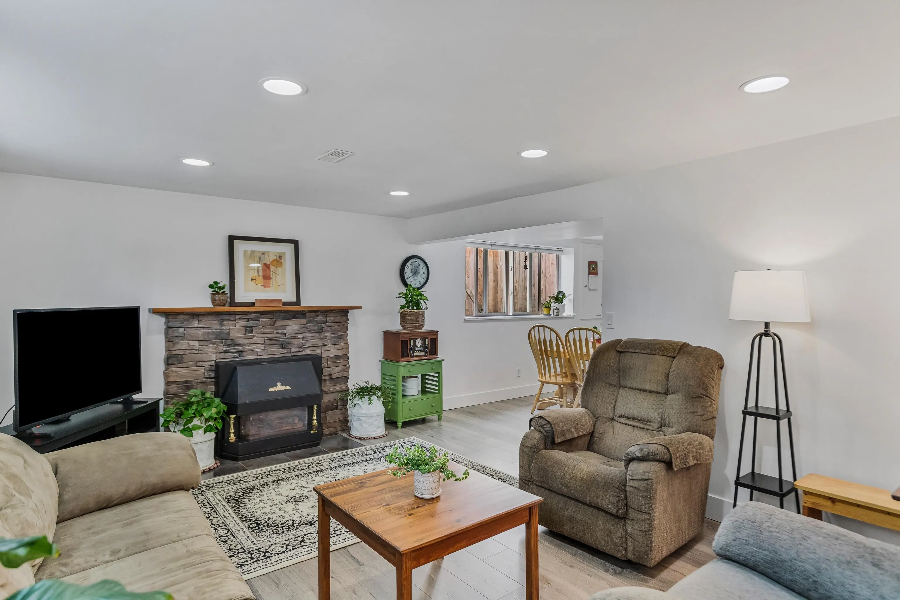 12430 208 Street