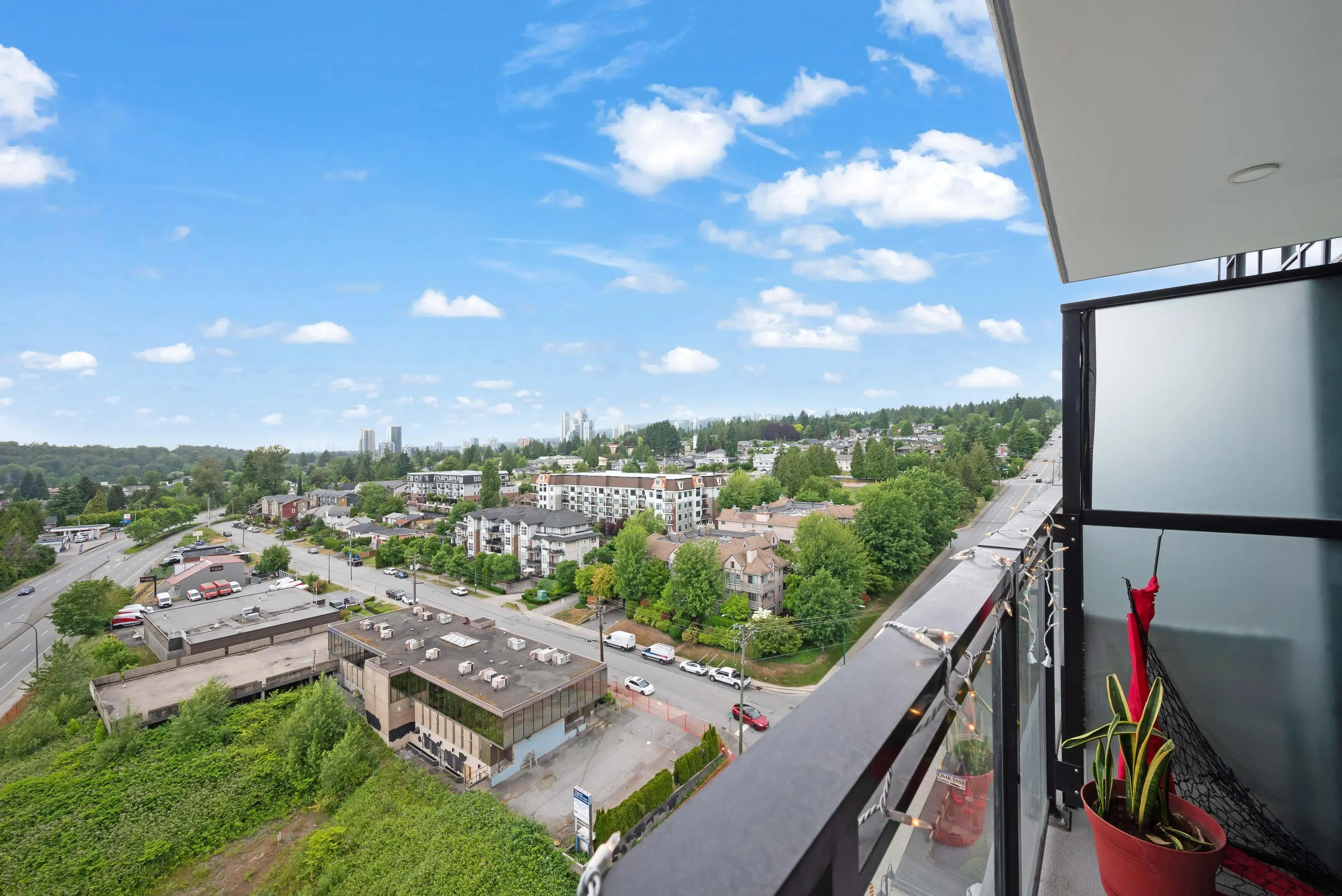1405 901 Lougheed Highway