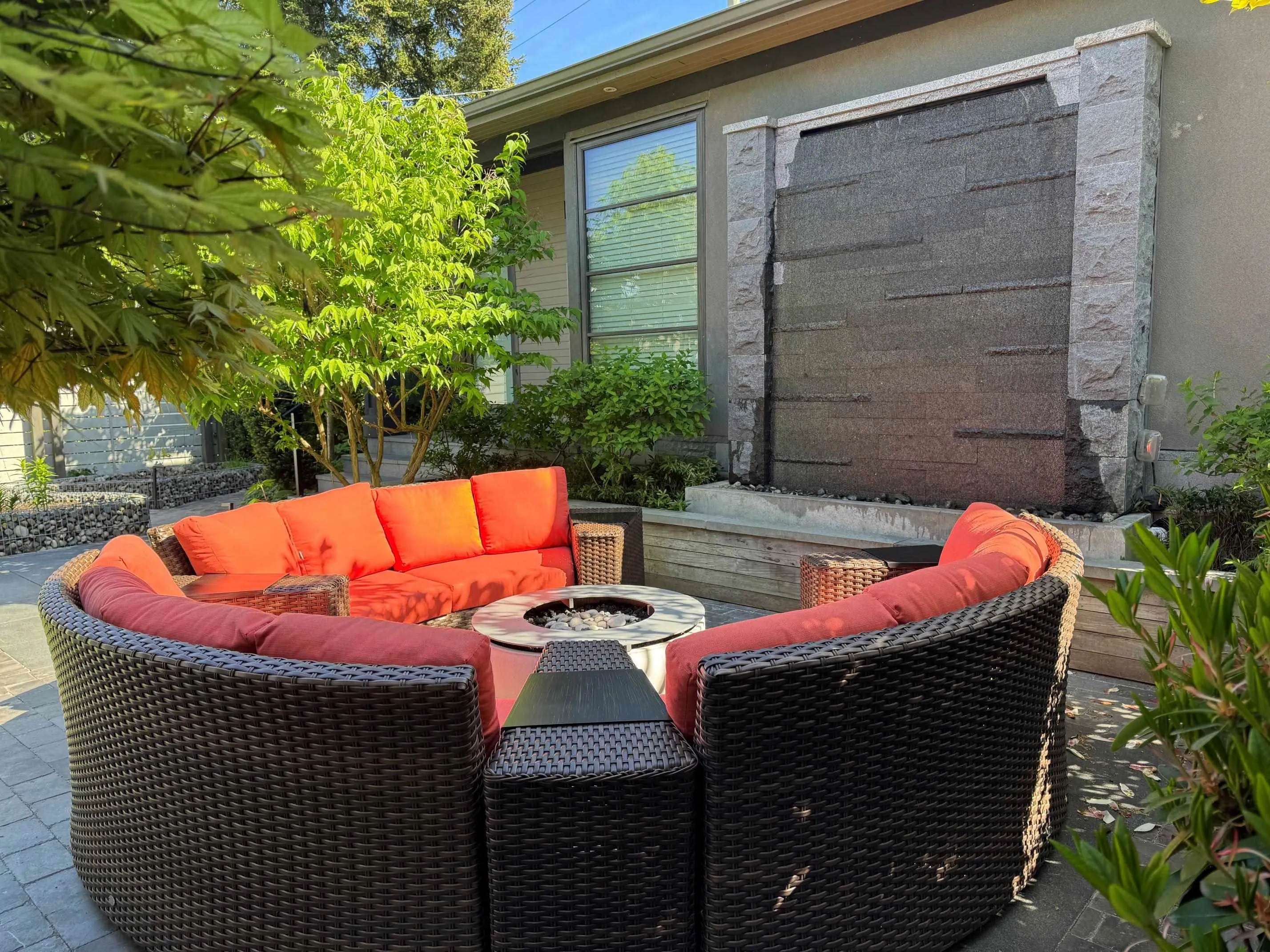 2820 W 32nd Avenue