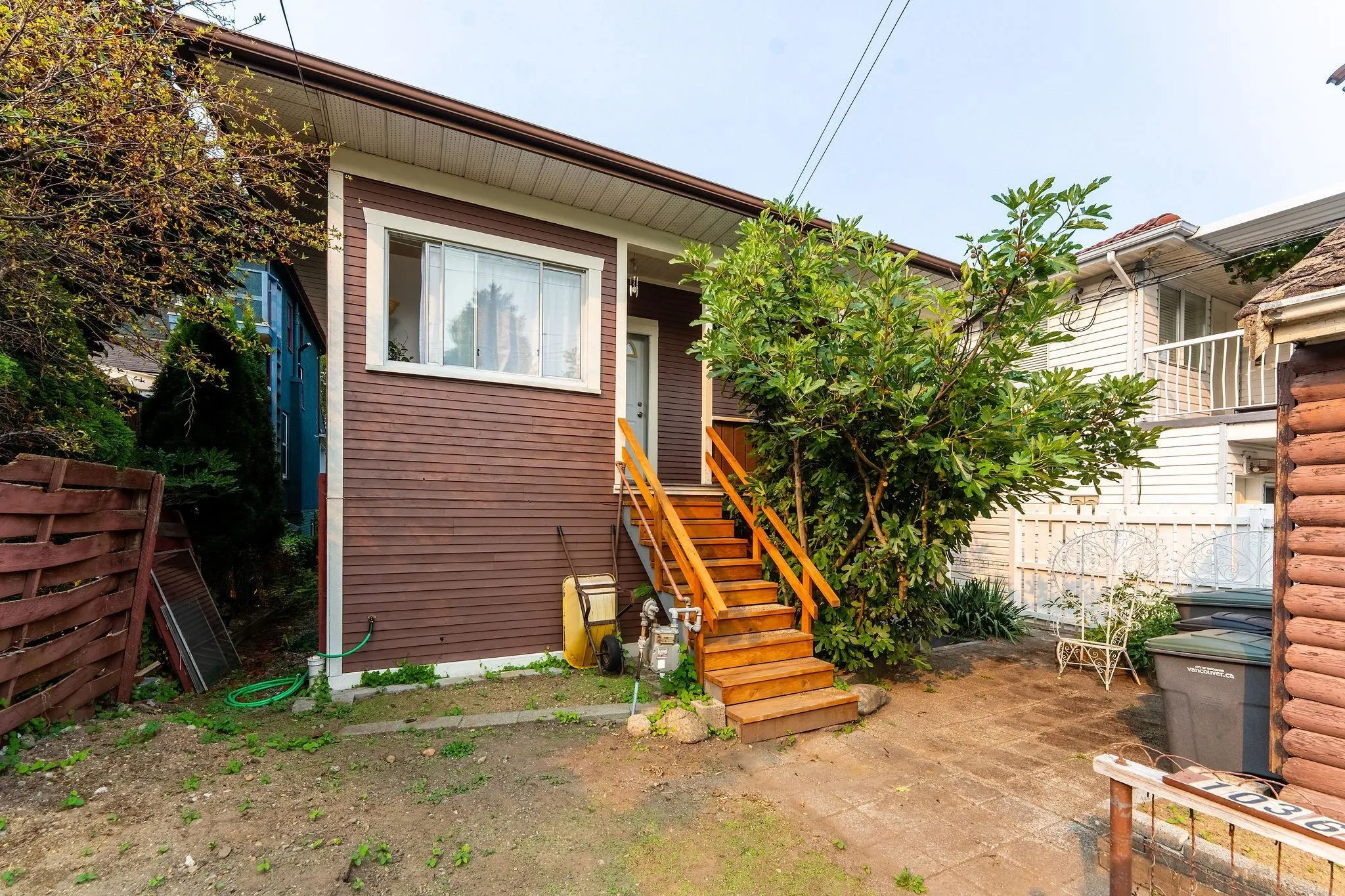 1036 E 10th Avenue