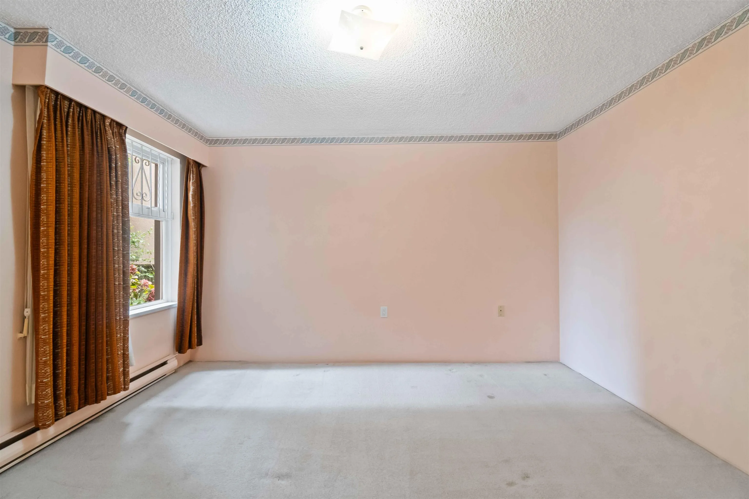 102 1352 W 10th Avenue