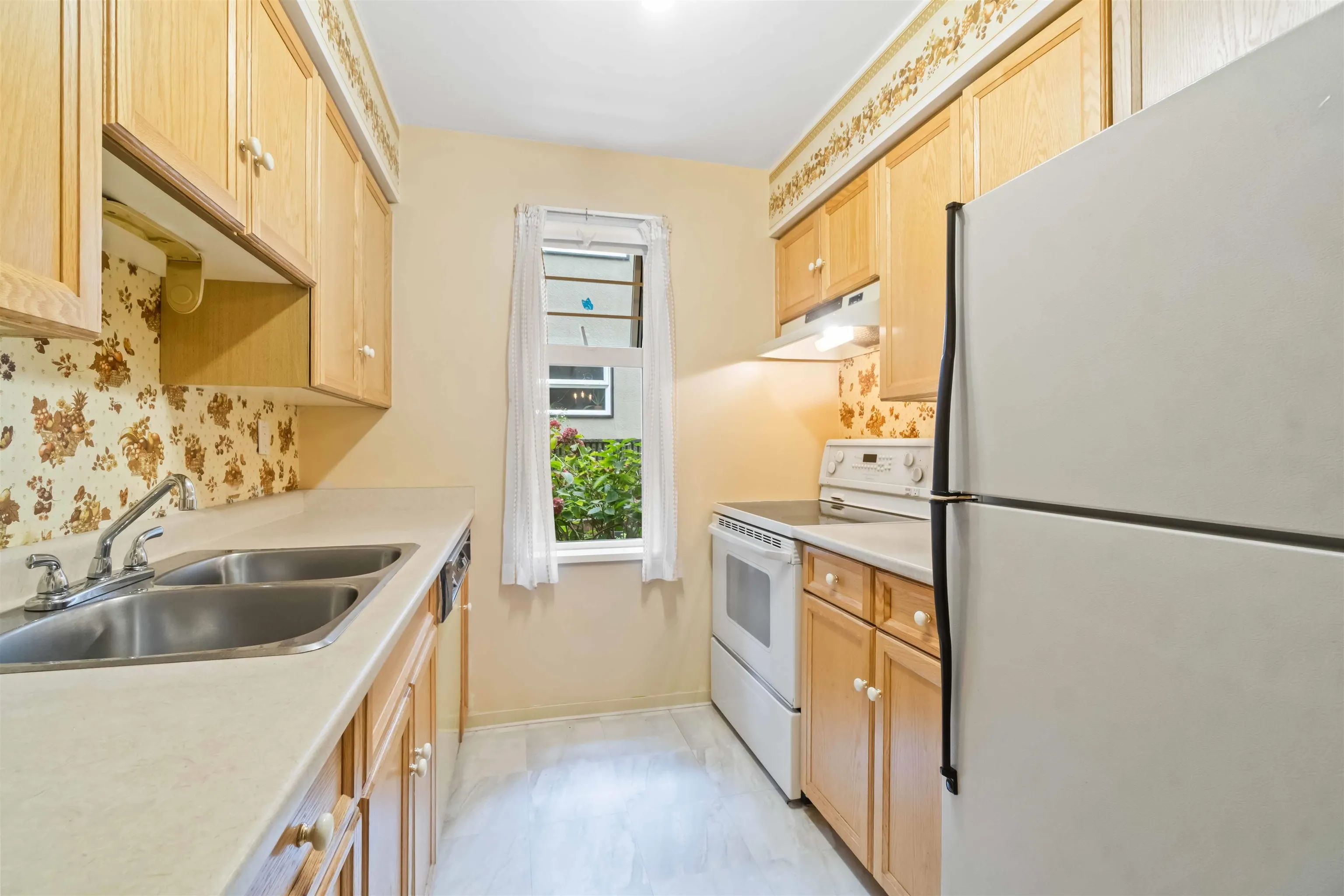 102 1352 W 10th Avenue