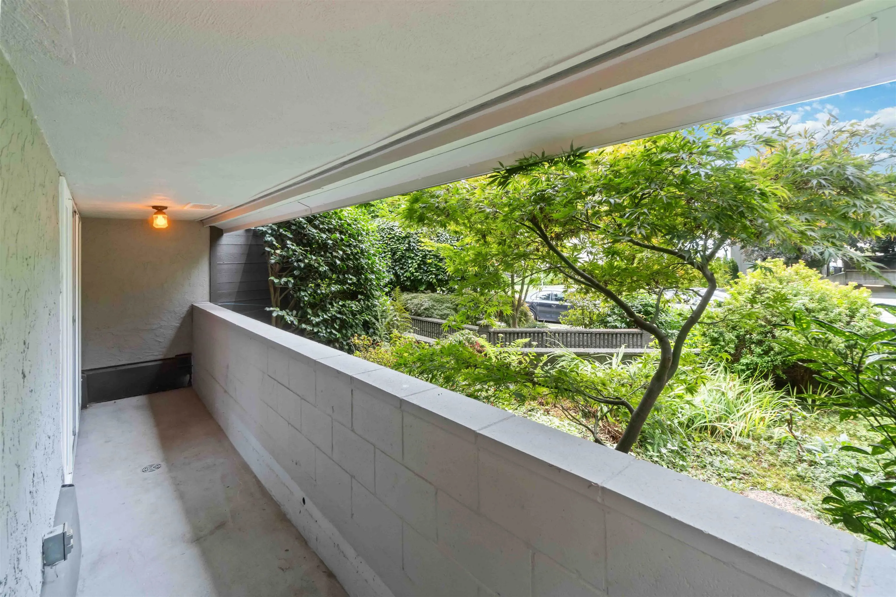 102 1352 W 10th Avenue