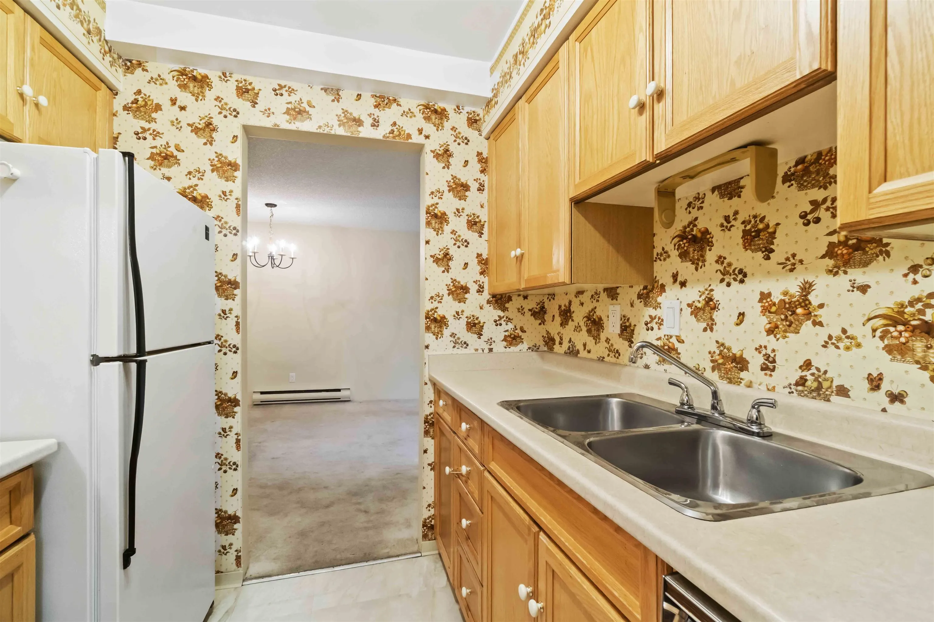 102 1352 W 10th Avenue