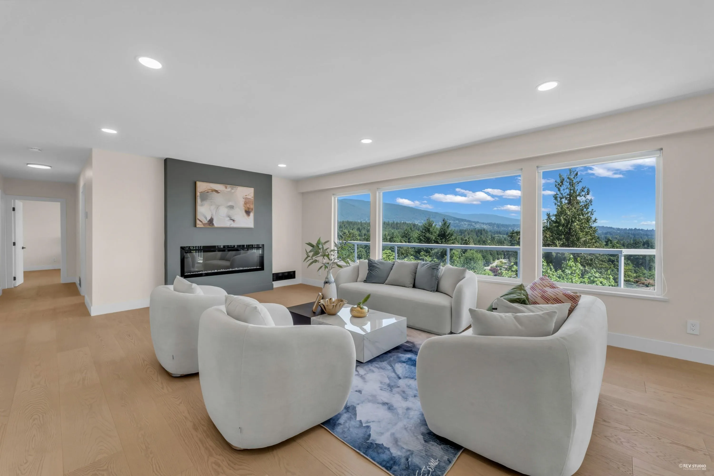 818 Younette Drive