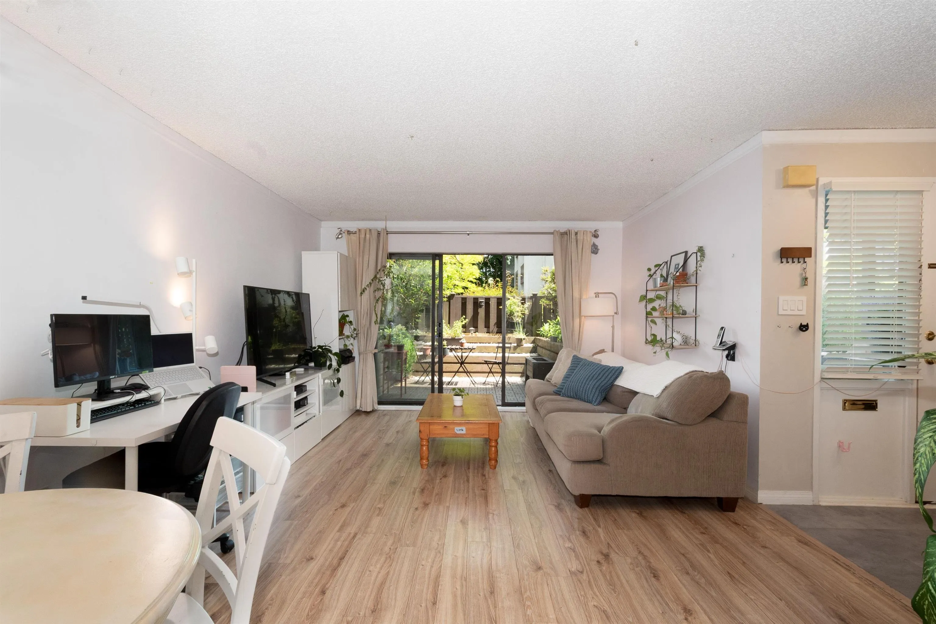 8 385 Ginger Drive