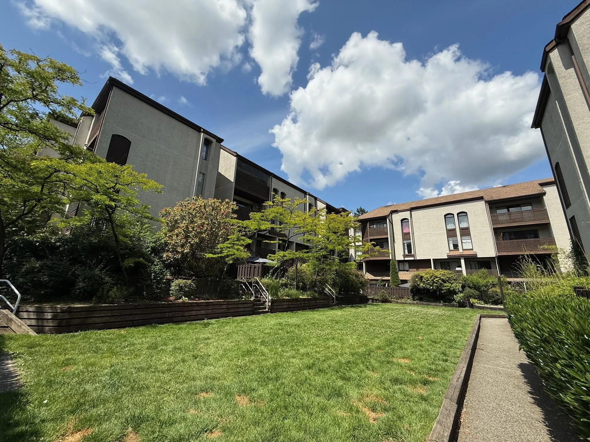 8 385 Ginger Drive