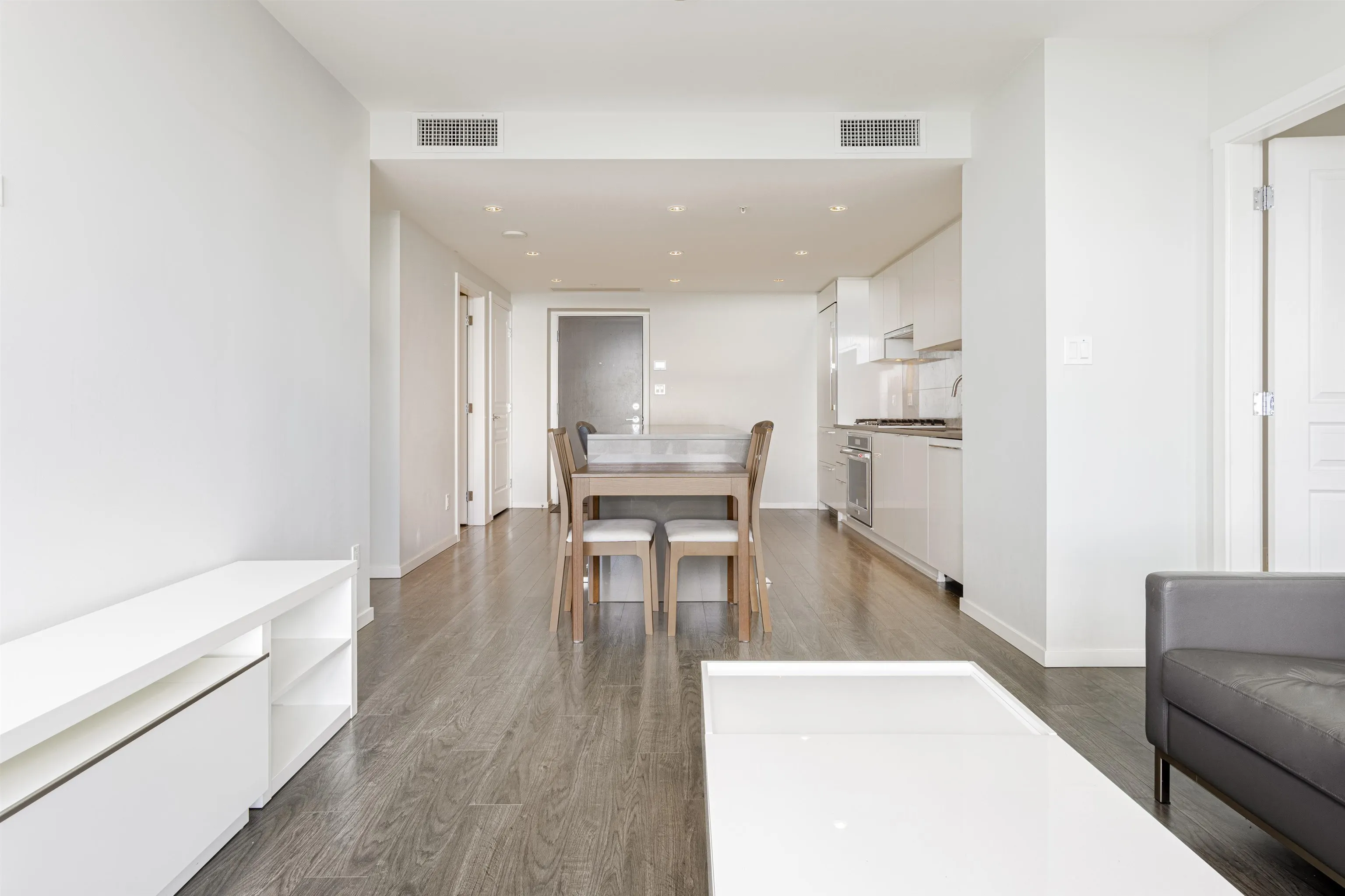 3905 5883 Barker Avenue