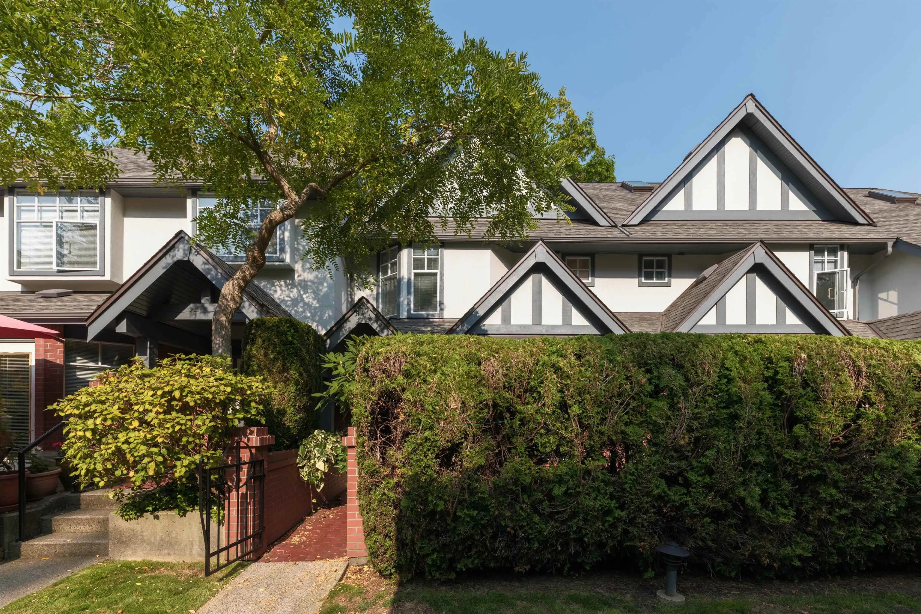 41 5880 Hampton Place