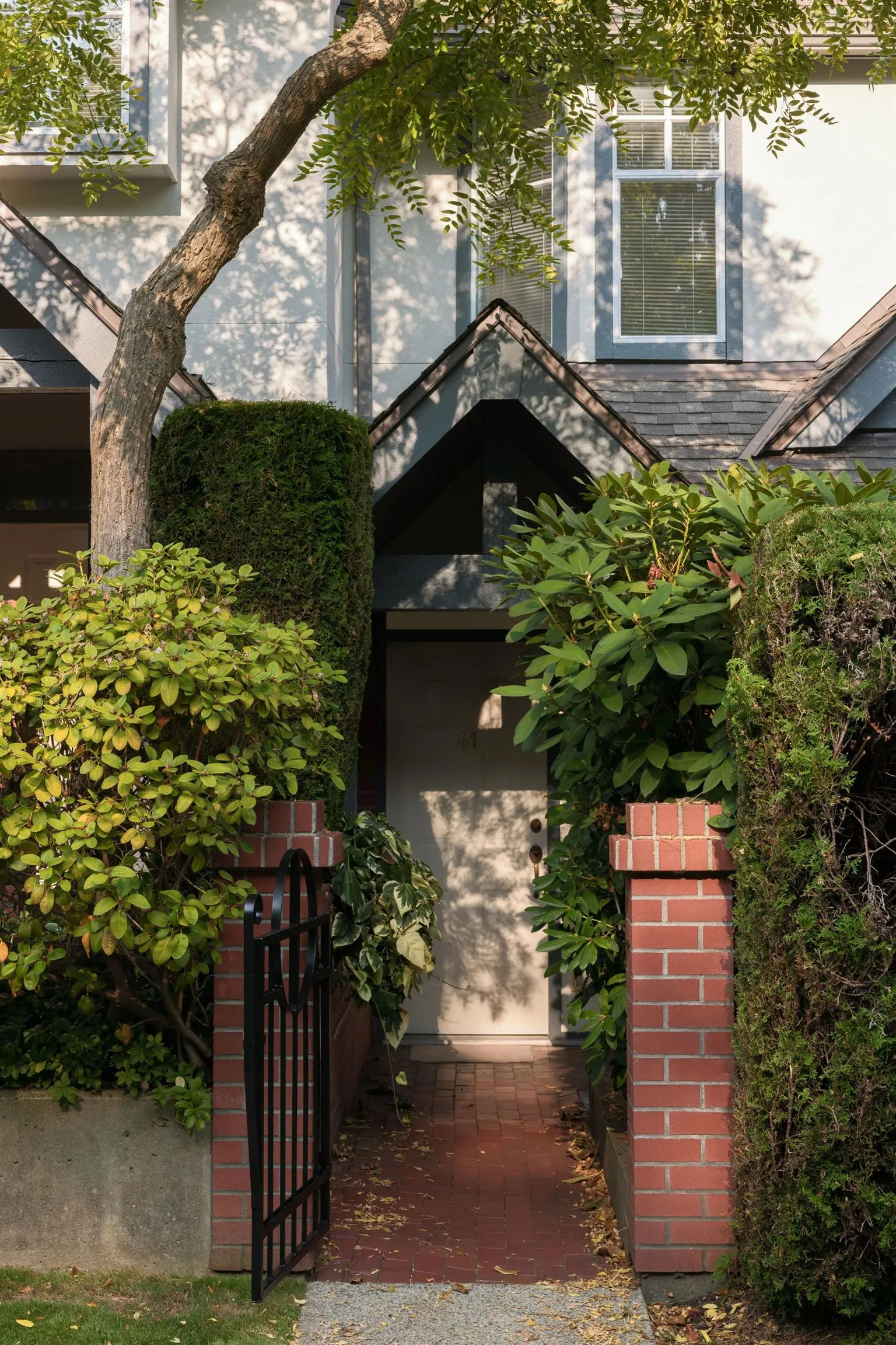 41 5880 Hampton Place