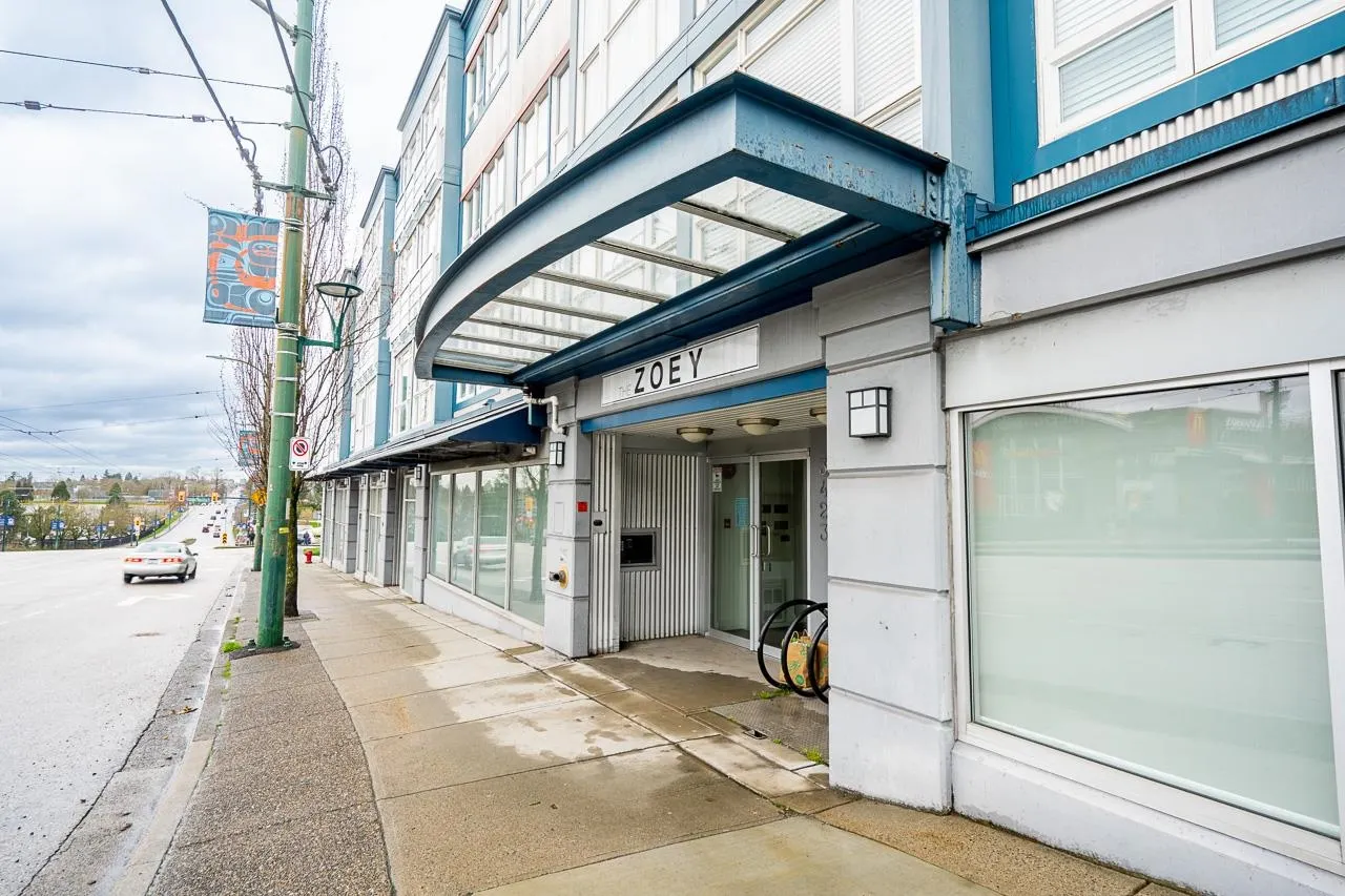 303 3423 E Hastings Street