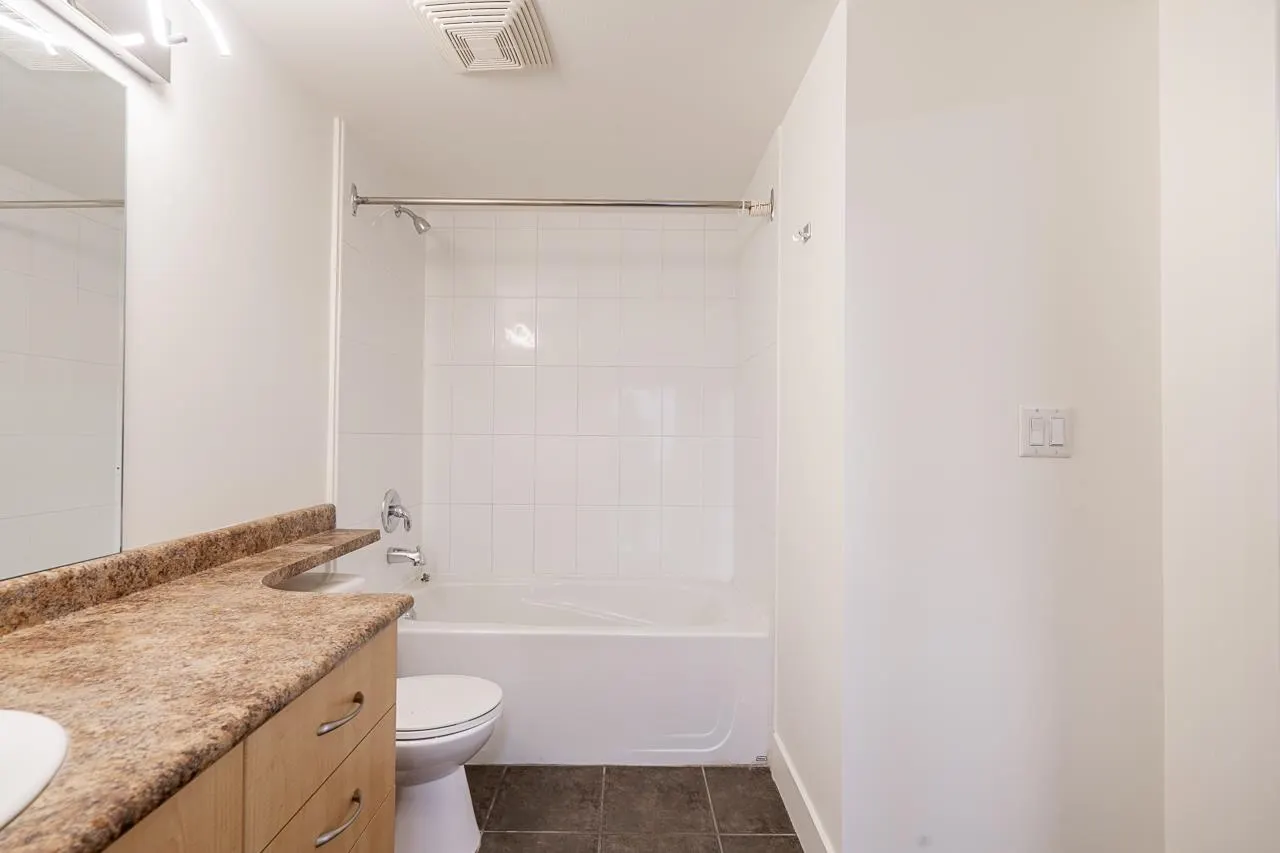 303 3423 E Hastings Street