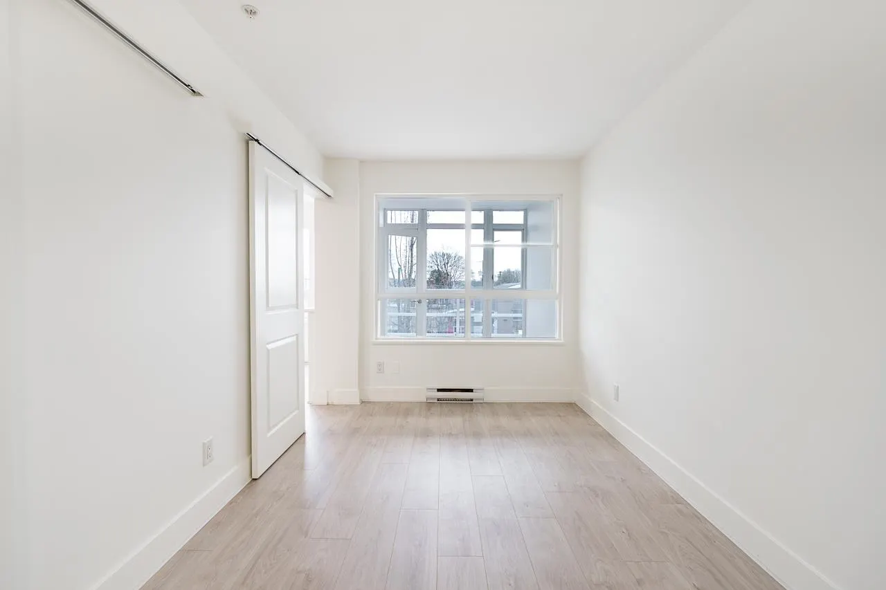 303 3423 E Hastings Street