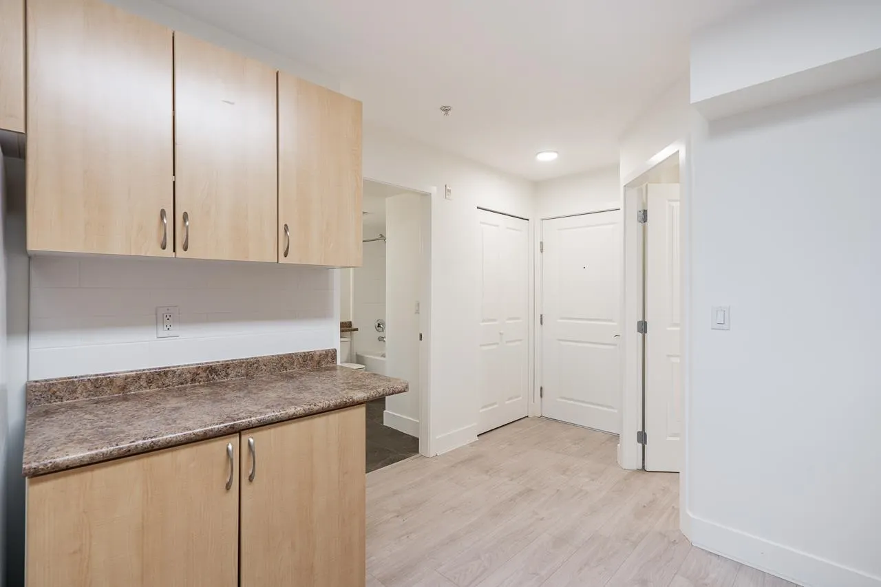 303 3423 E Hastings Street