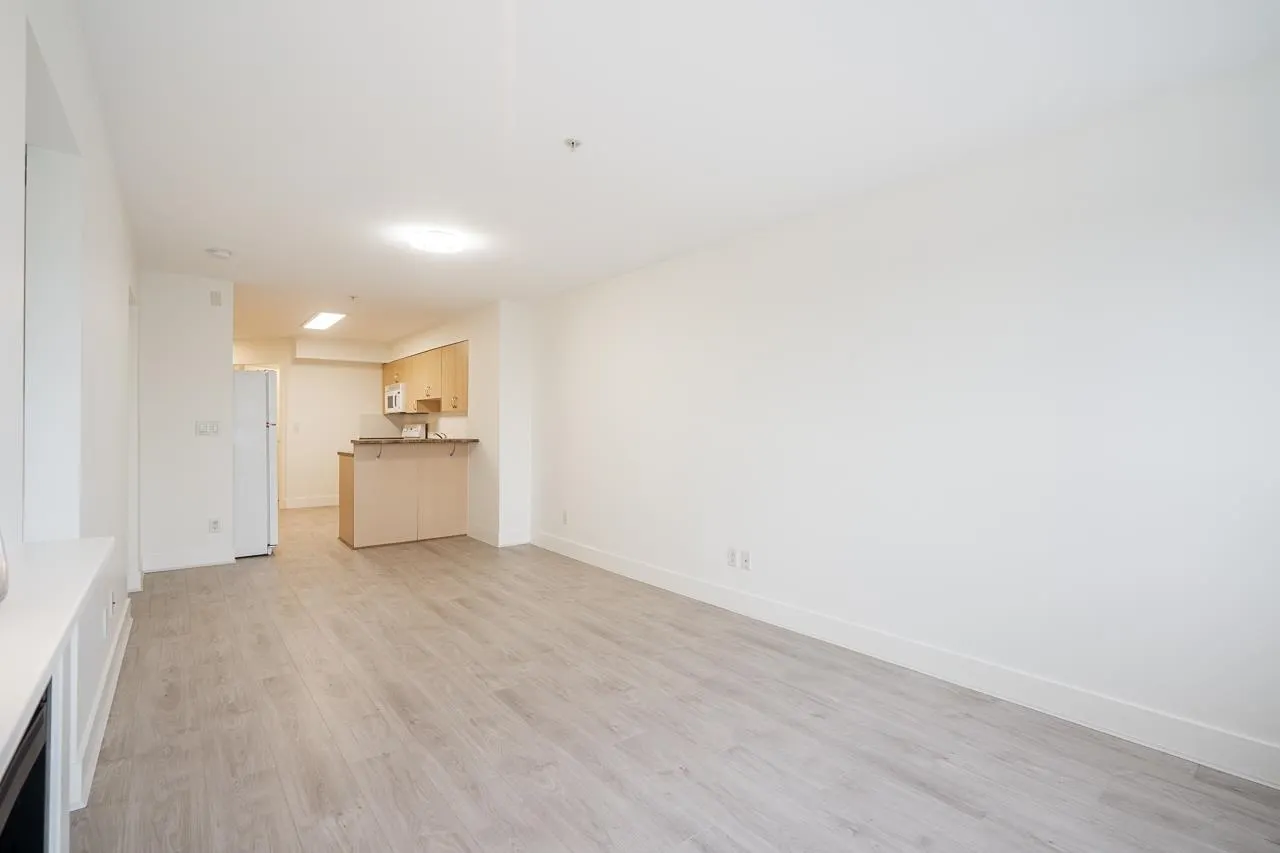 303 3423 E Hastings Street