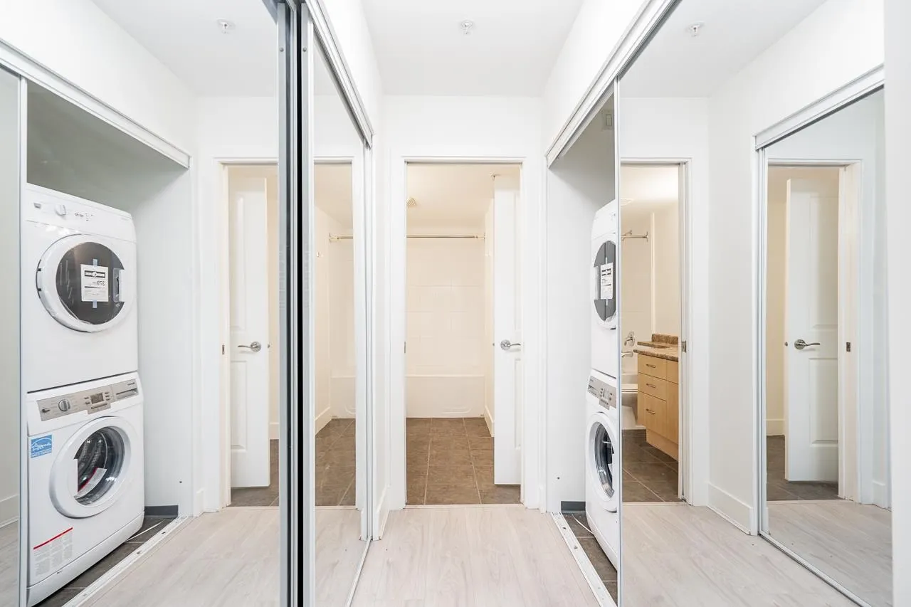 303 3423 E Hastings Street