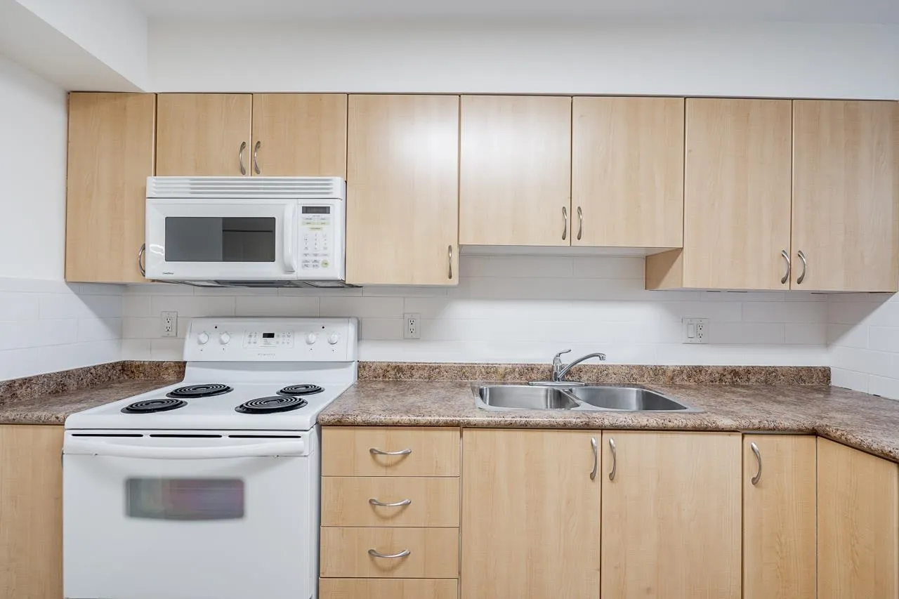 303 3423 E Hastings Street