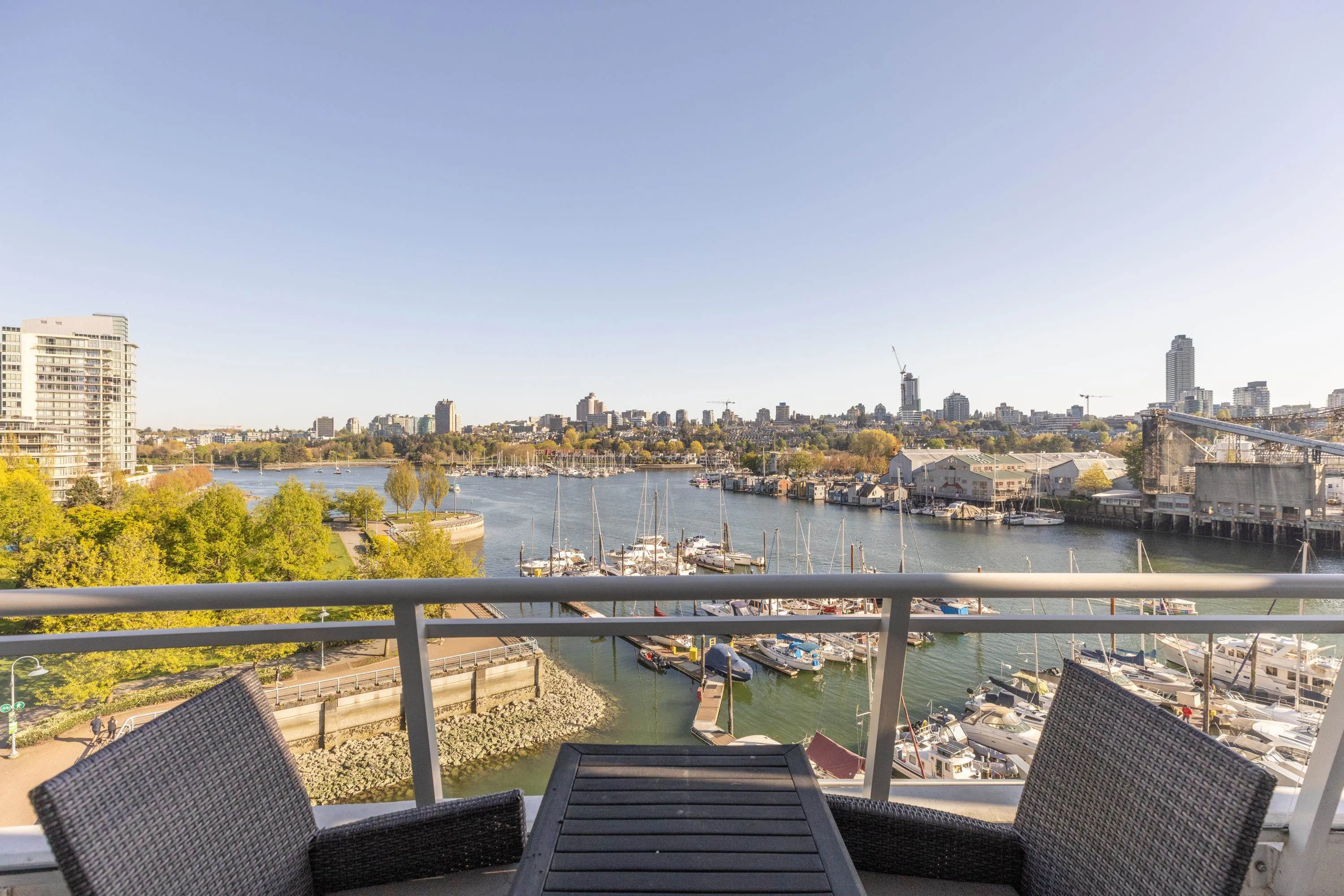 701 628 Kinghorne Mews