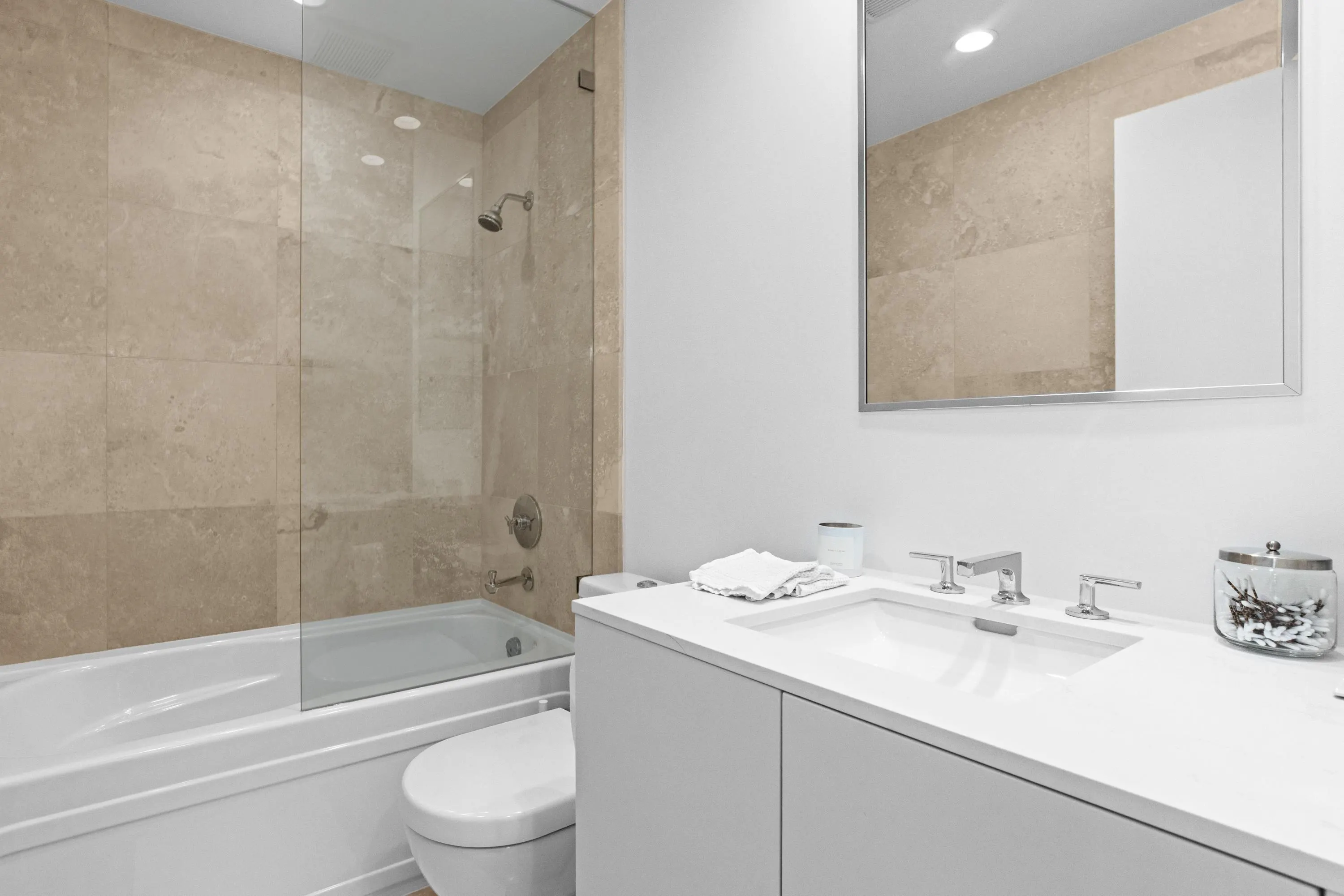701 628 Kinghorne Mews