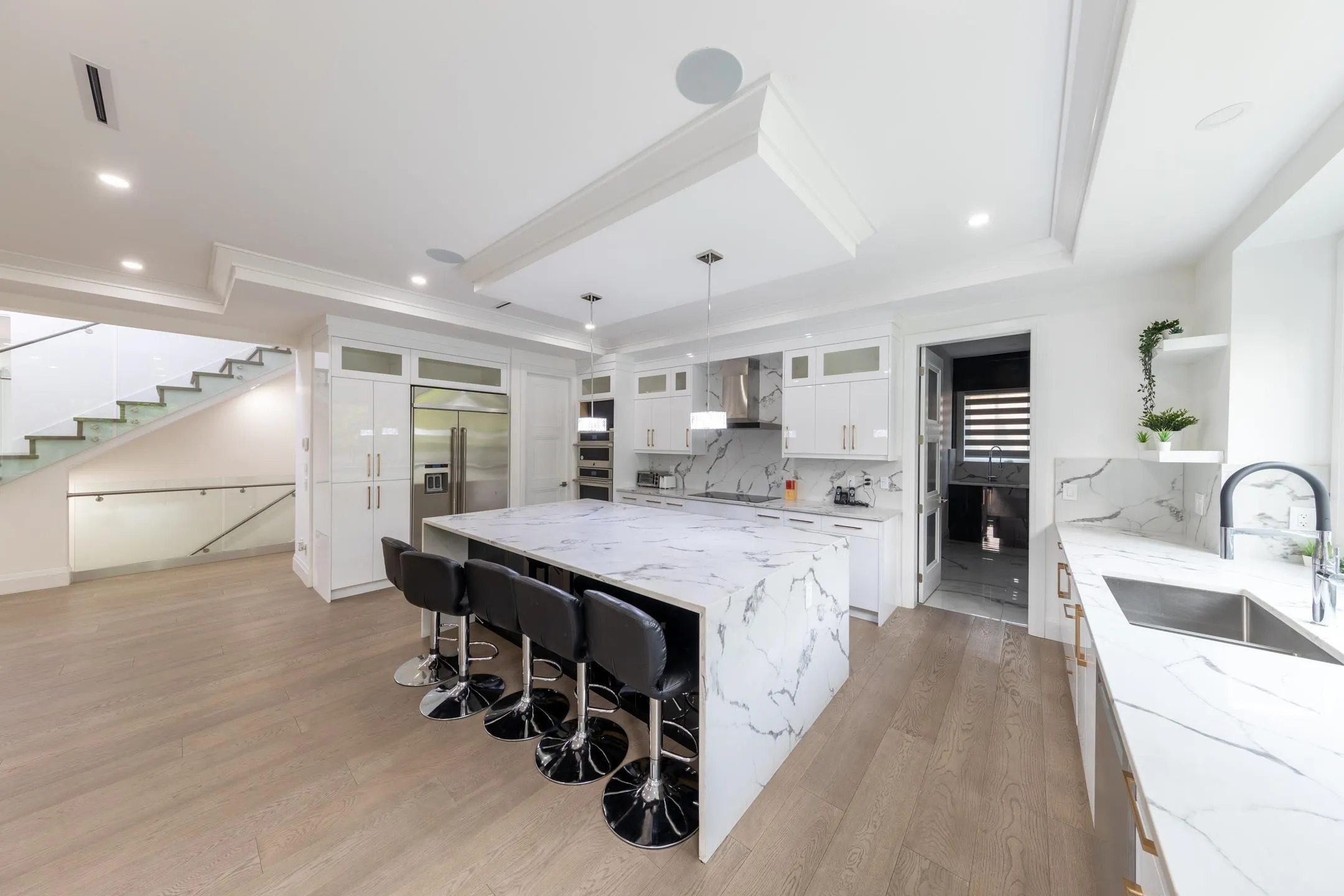 3560 Highland Boulevard