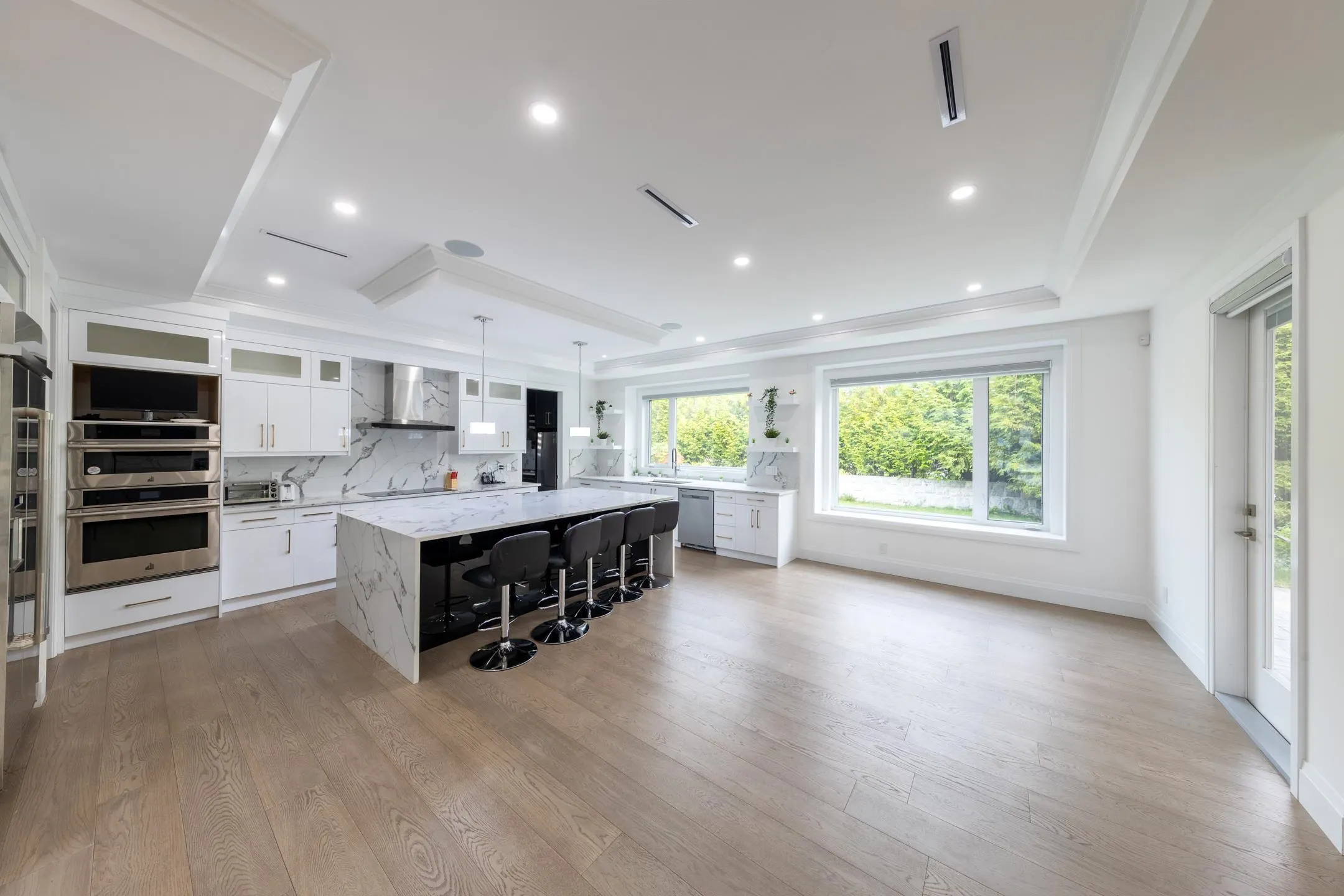 3560 Highland Boulevard