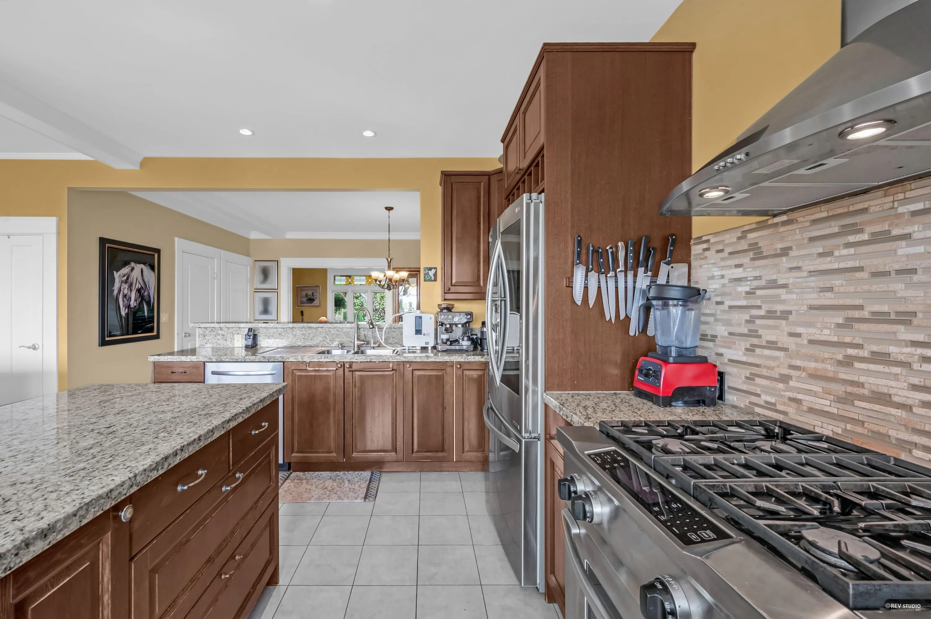 255 W 6th Street