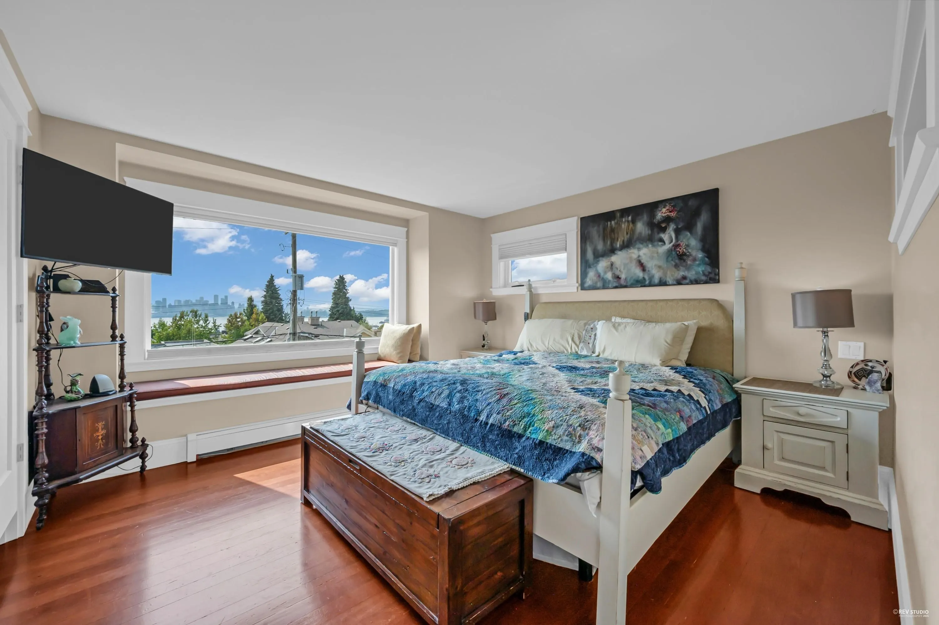 255 W 6th Street