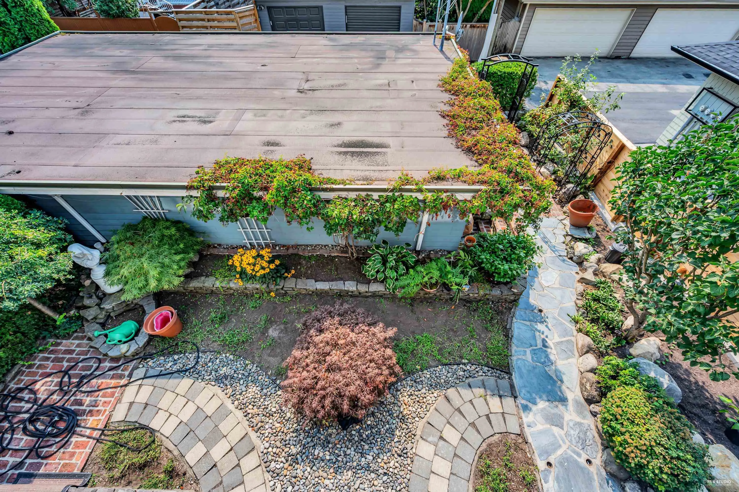 255 W 6th Street