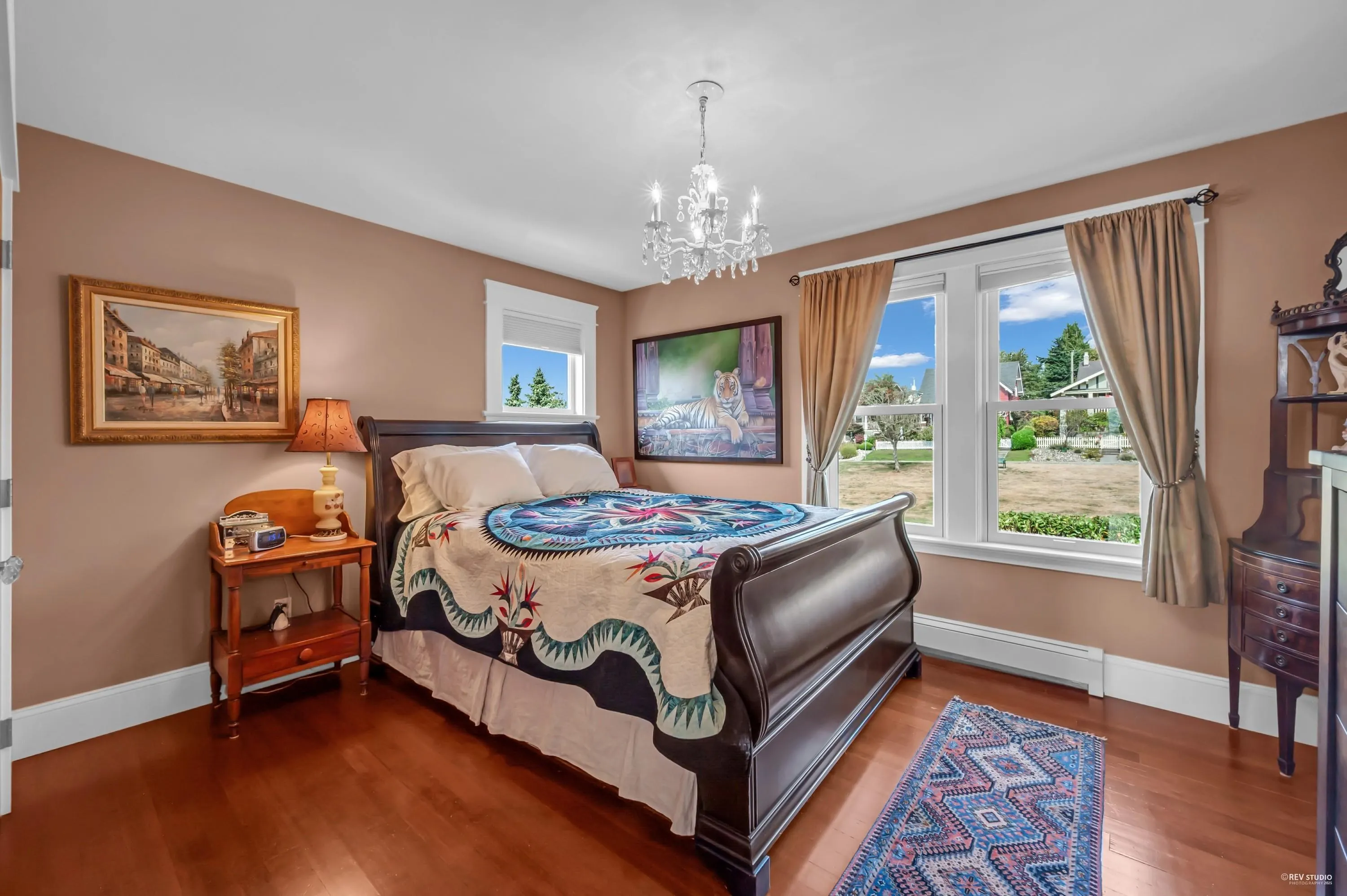 255 W 6th Street