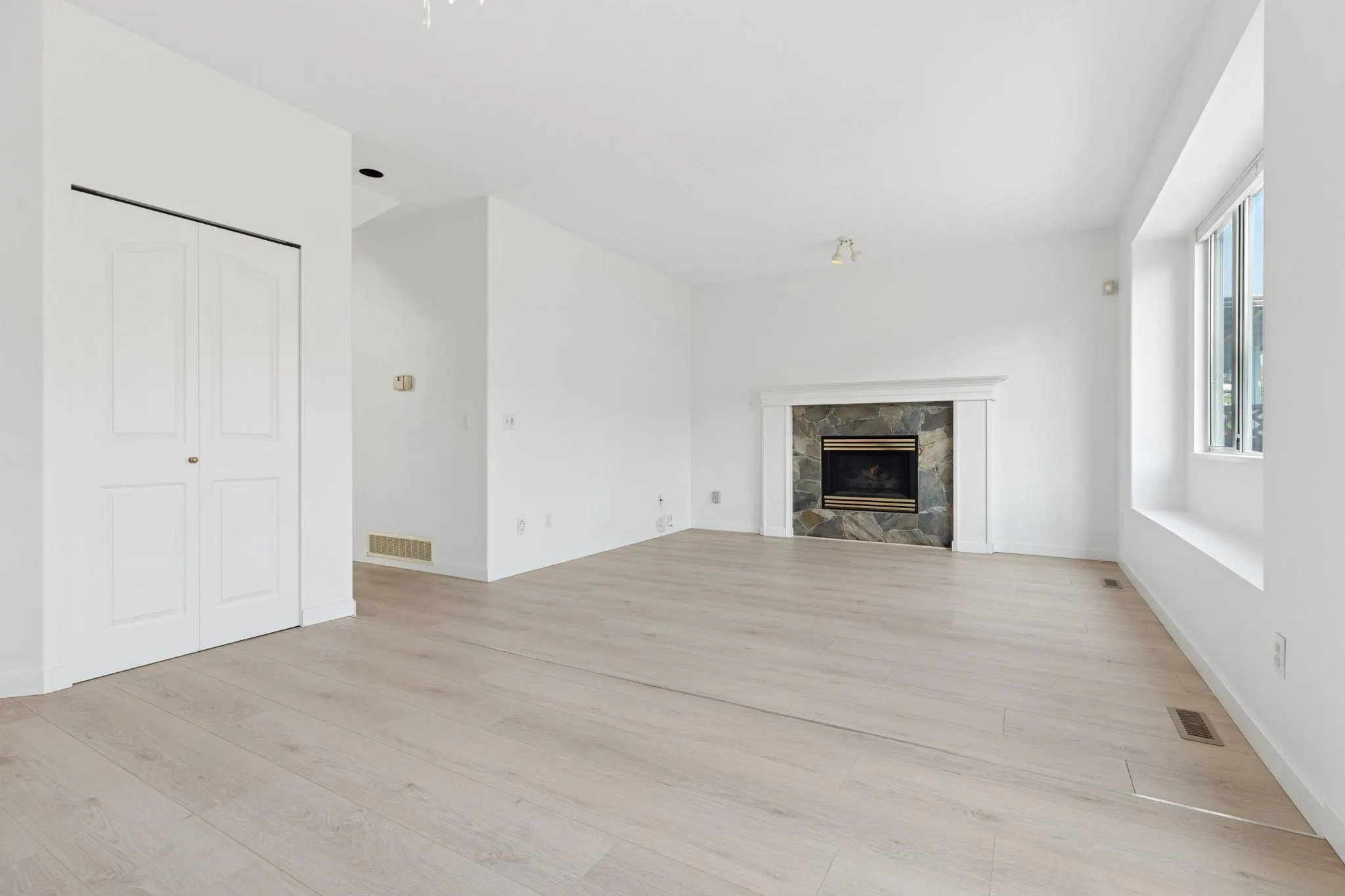 1239 Thames Close